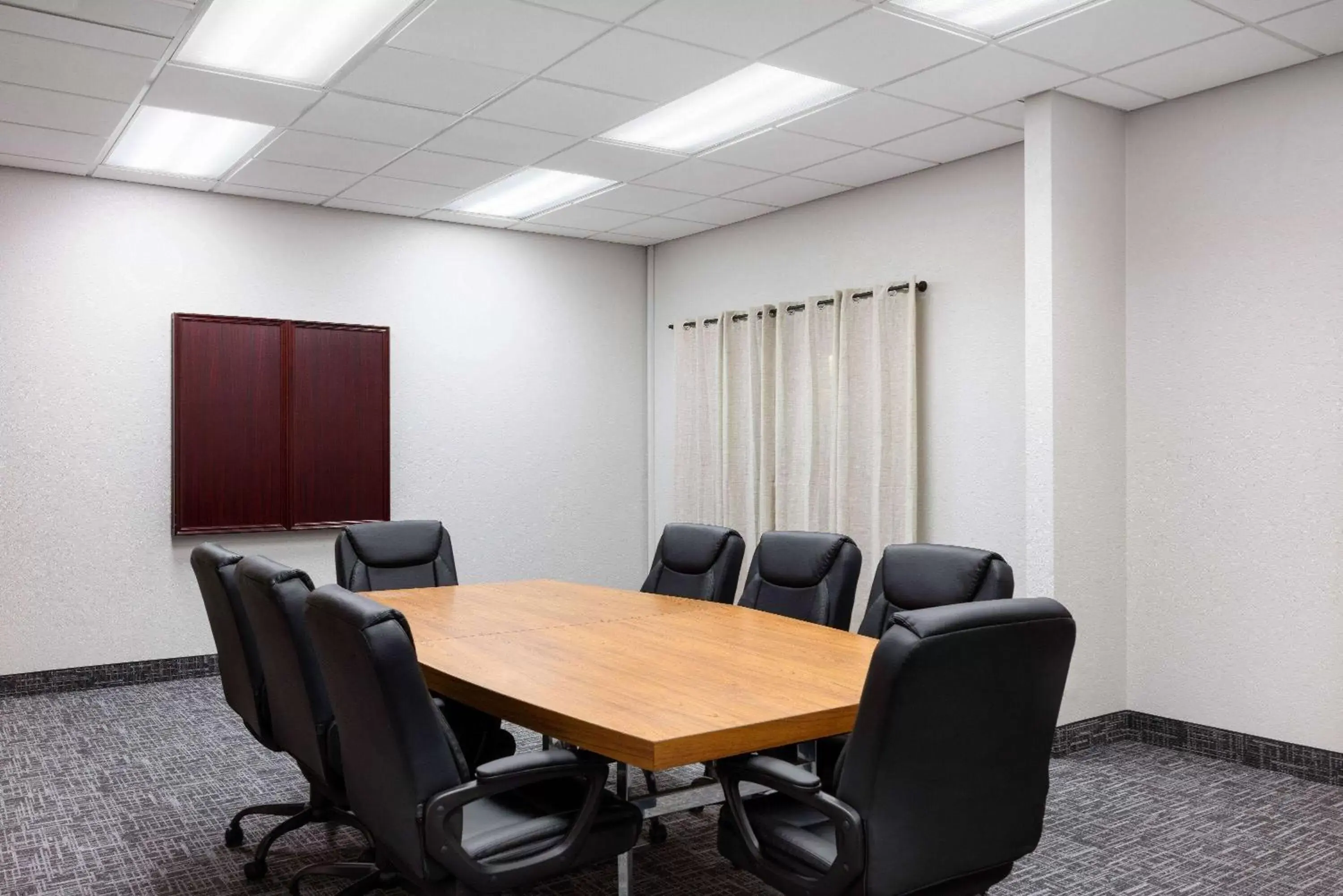 Meeting/conference room in Baymont by Wyndham Shakopee