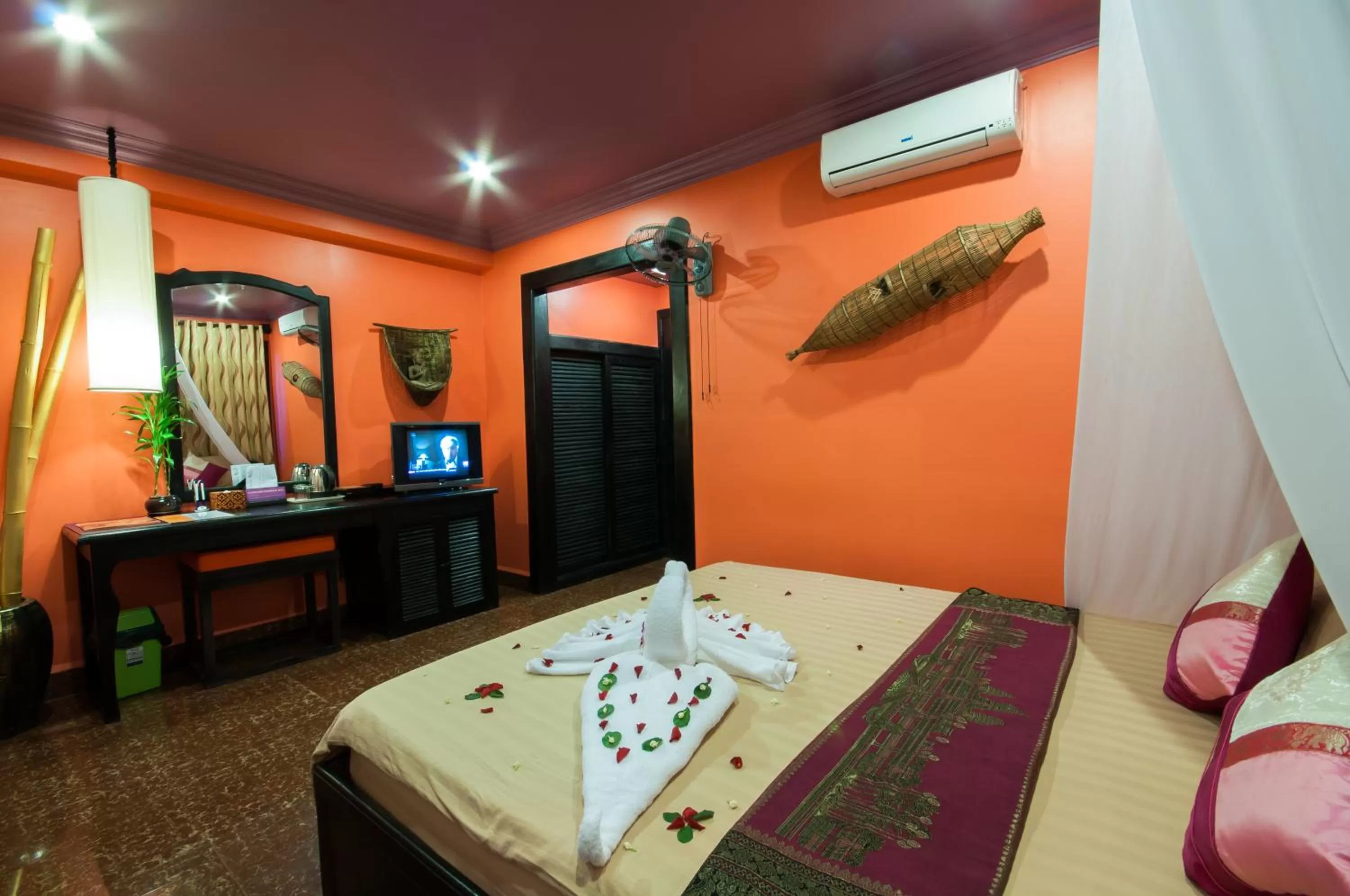 Photo of the whole room, Bed in Golden Butterfly Villa