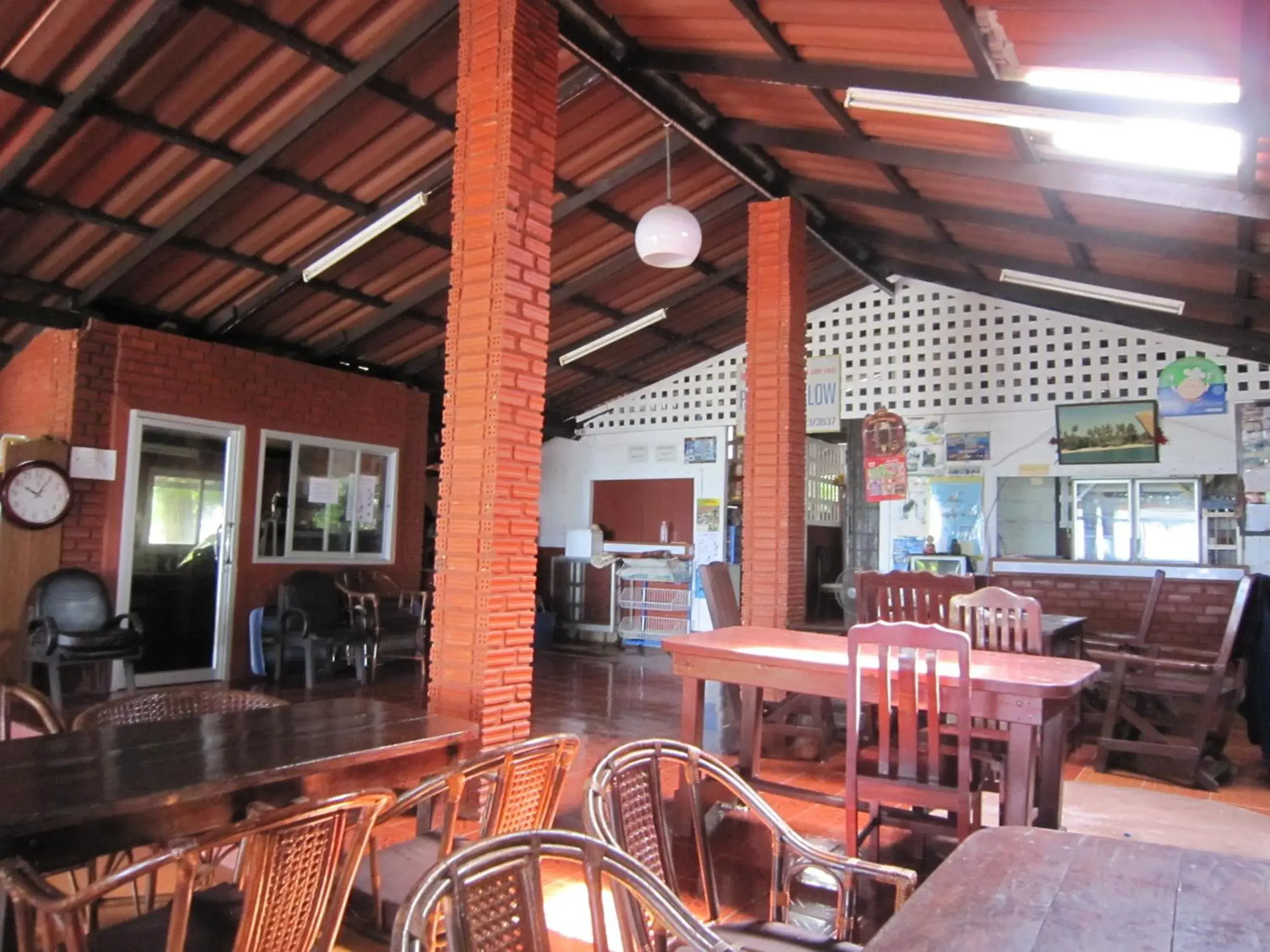 Restaurant/Places to Eat in Pine Bungalow Krabi