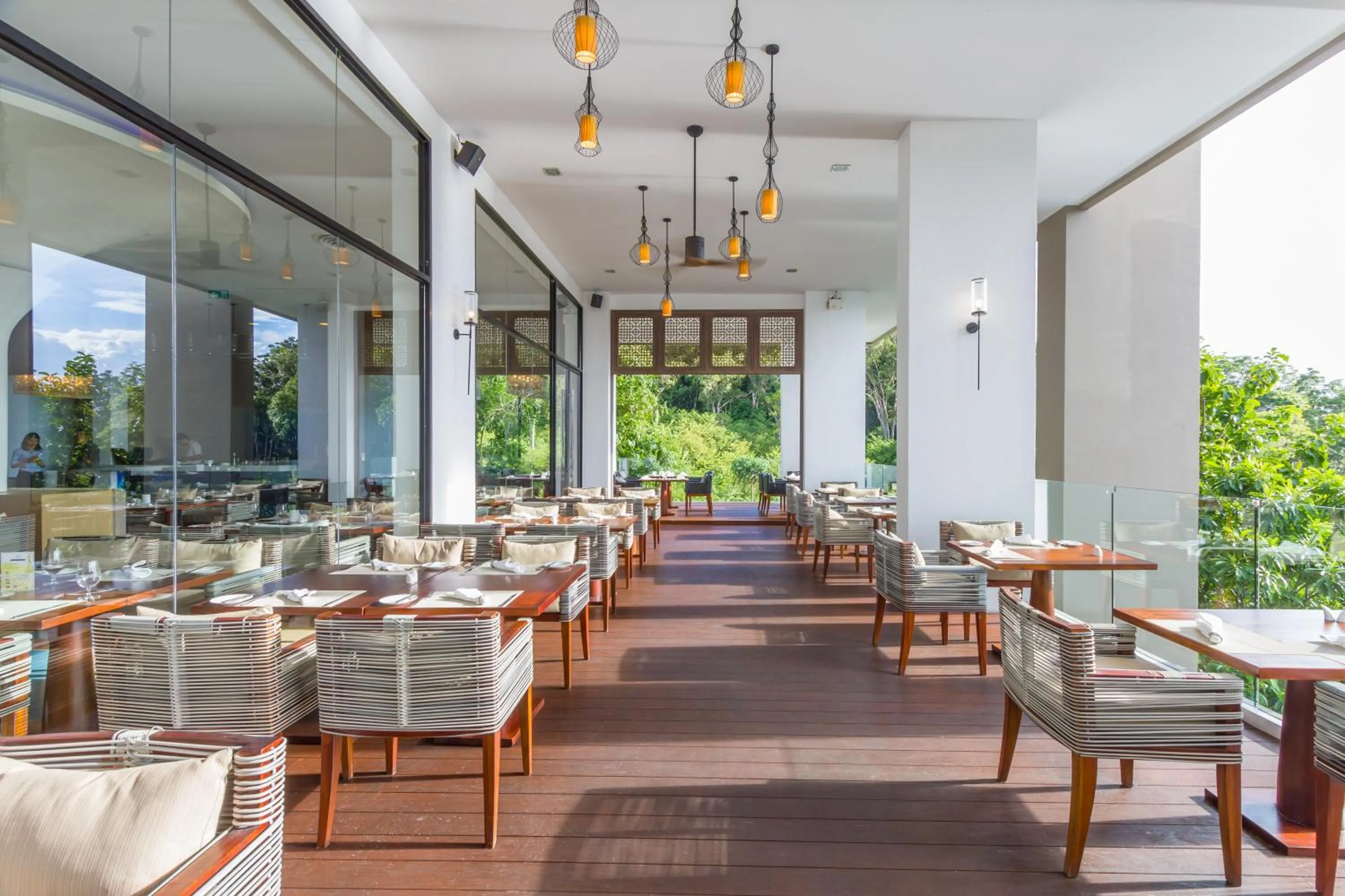 Restaurant/places to eat in Avista Hideaway Phuket Patong - MGallery