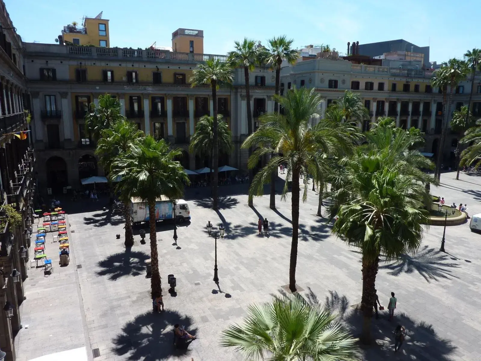 Area and facilities in Roma Reial
