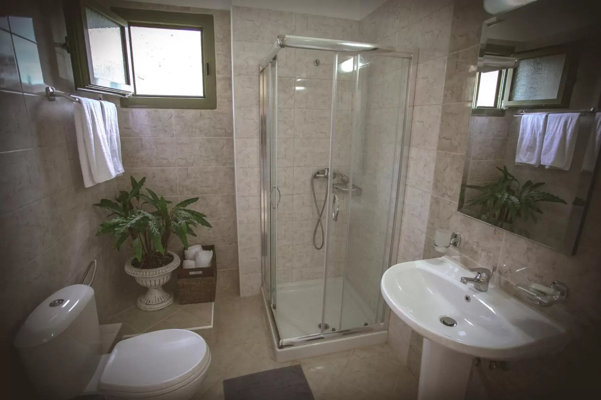 Shower, Bathroom in Hotel Marathia