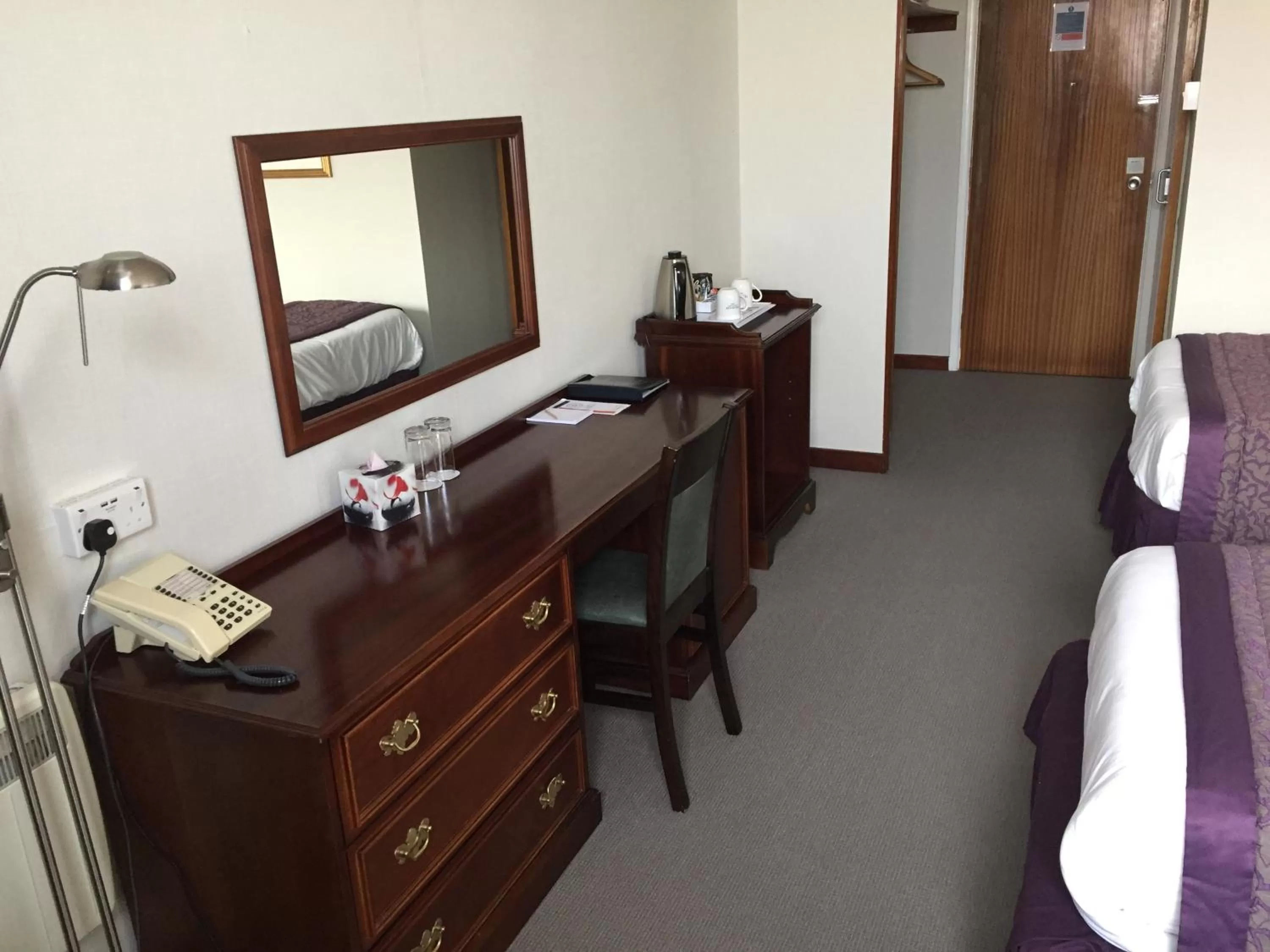 Coffee/tea facilities, Bed in The Shetland Hotel