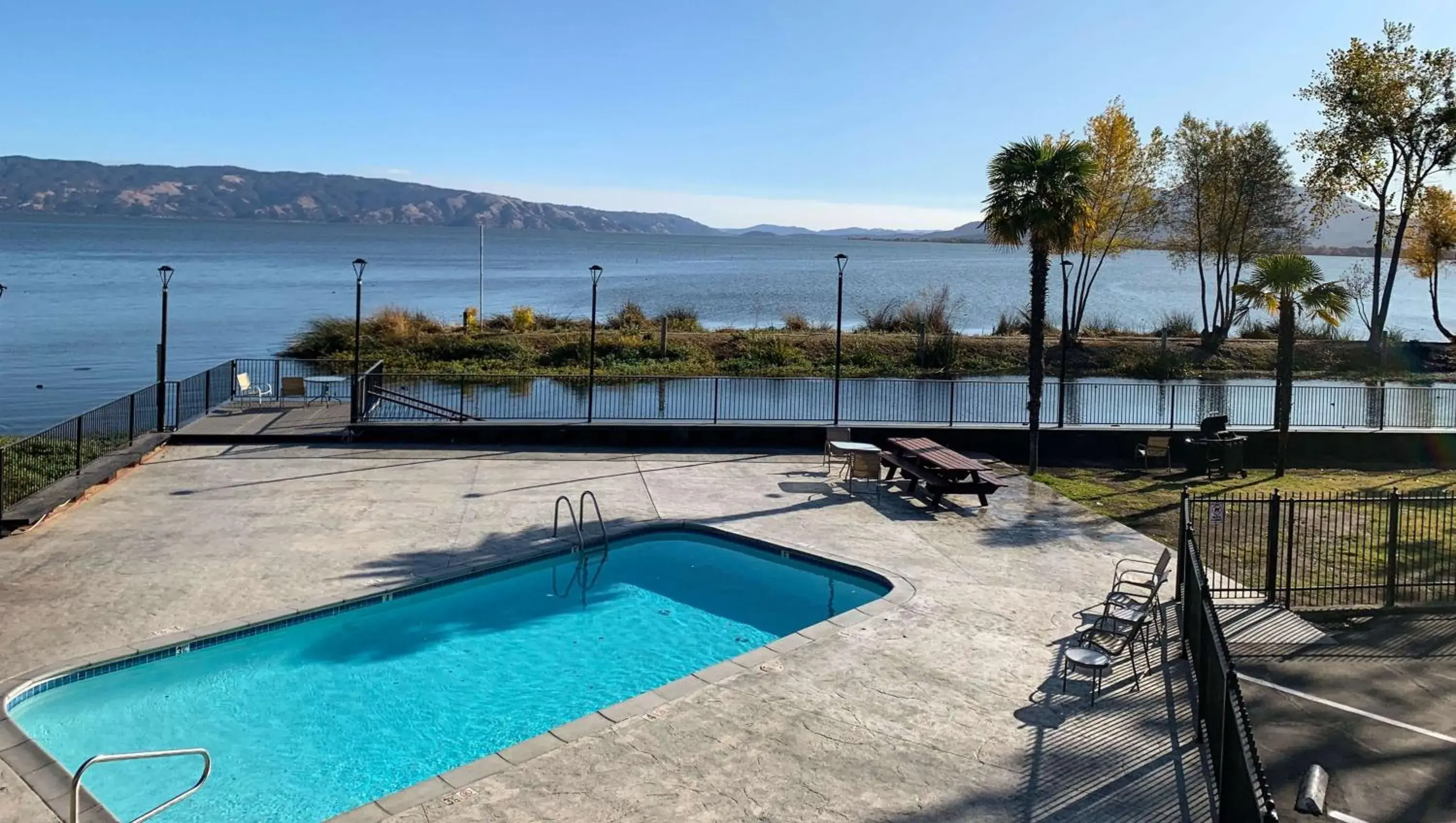 Swimming pool, Pool View in Anchorage Inn Lakeport