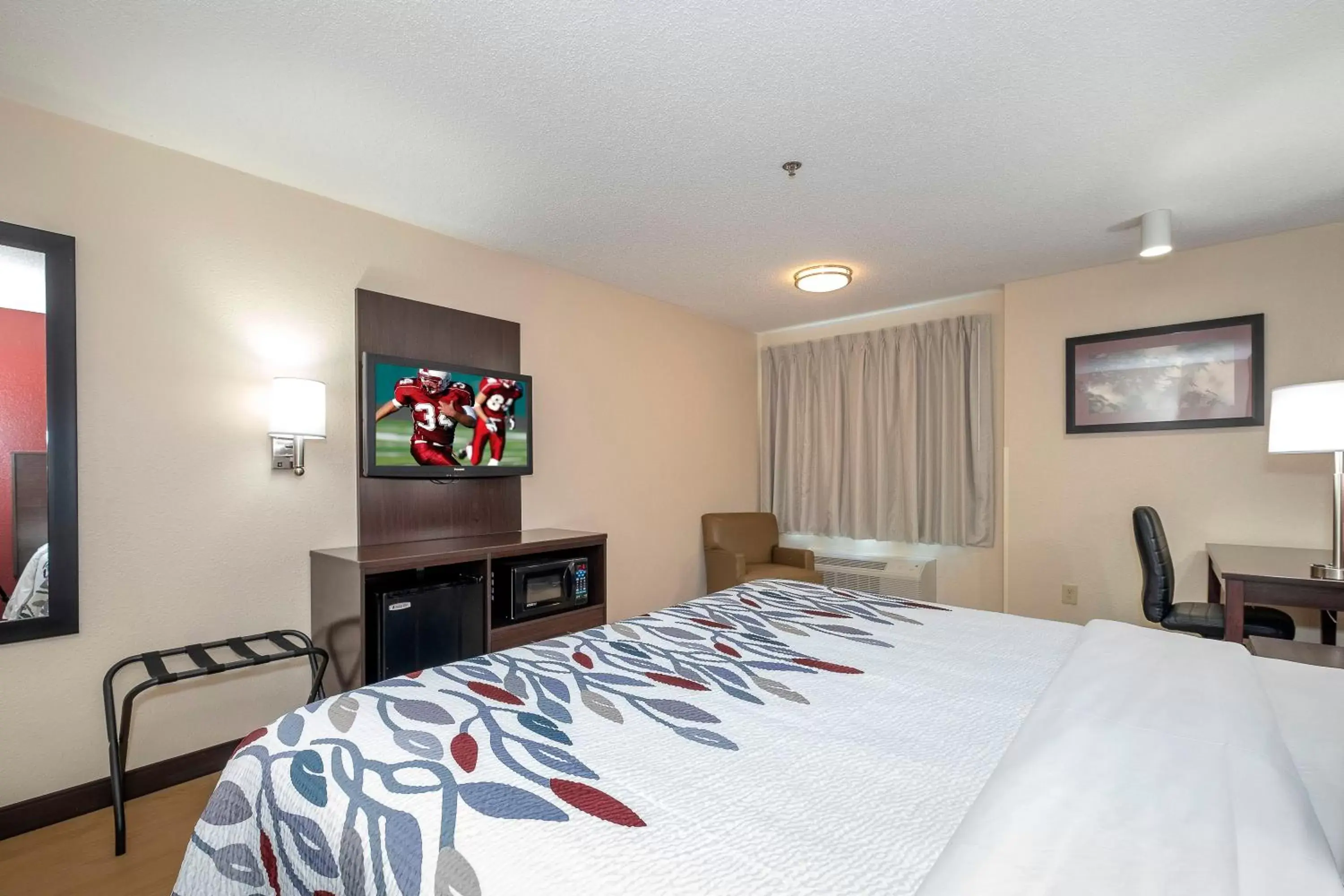 Photo of the whole room, Bed in Red Roof Inn Raleigh Southwest - Cary Photo of the whole room, Bed in Red Roof Inn Raleigh Southwest - Cary