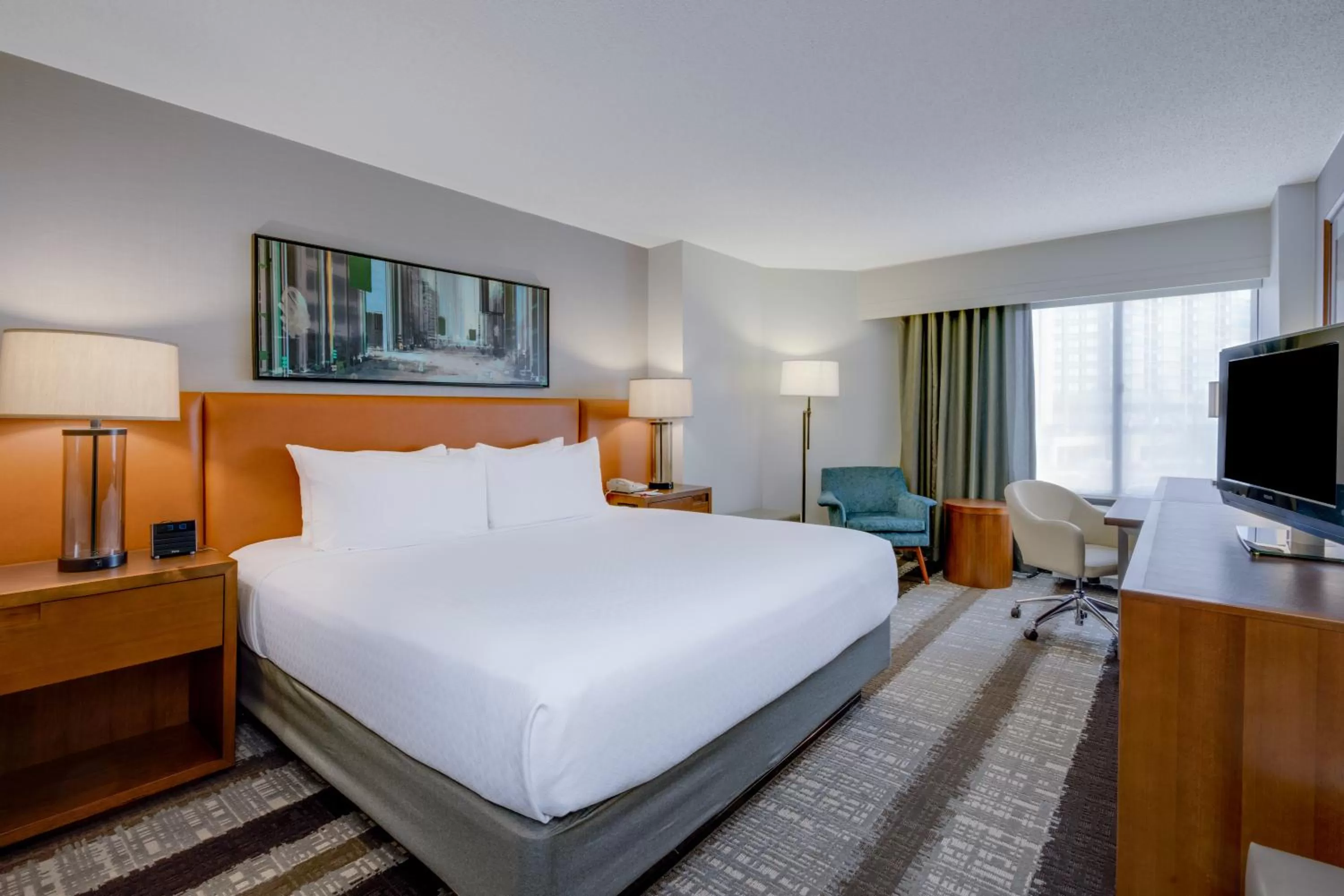 Photo of the whole room, Bed in Crowne Plaza Dulles Airport by IHG