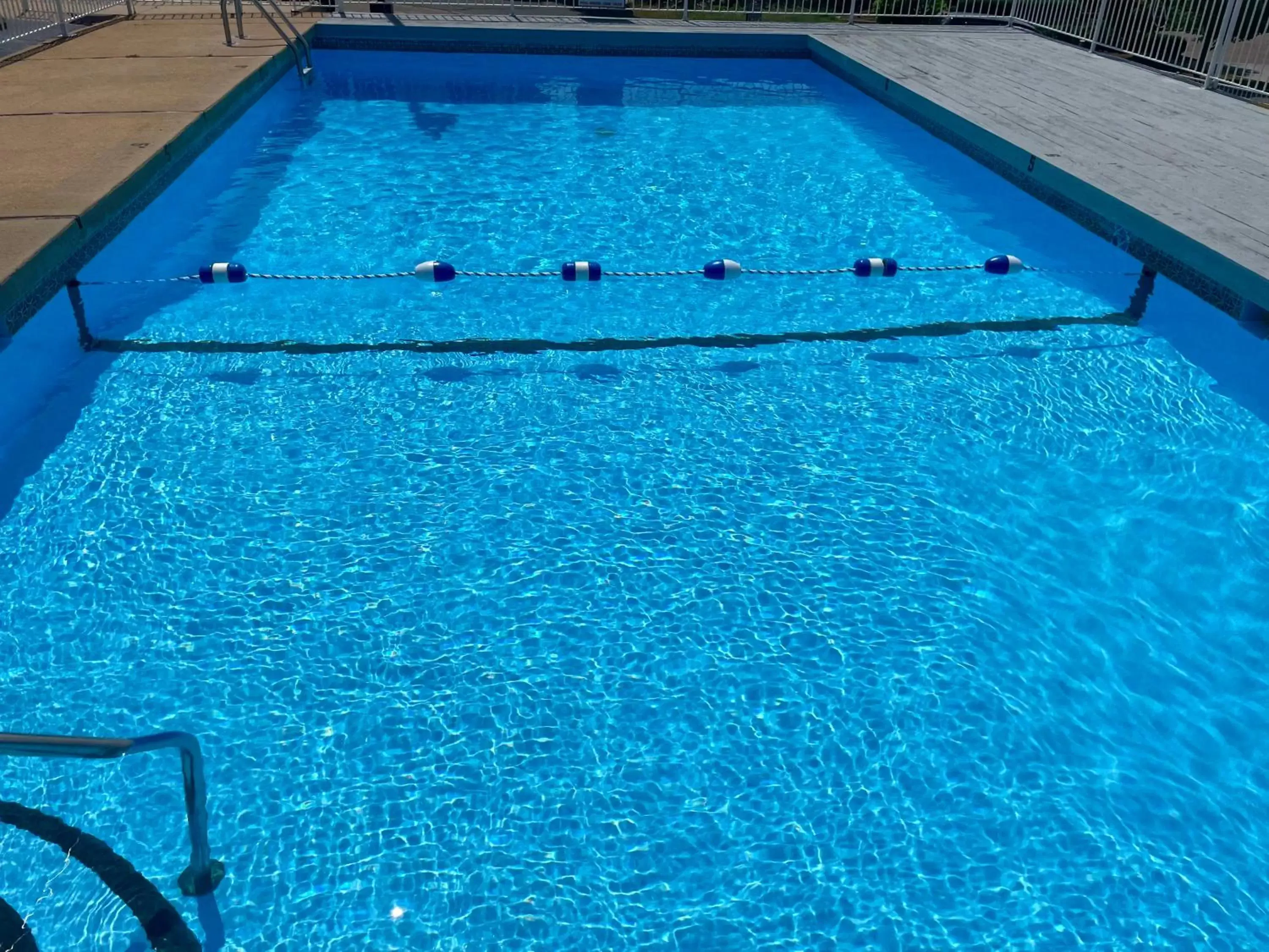 Swimming Pool in Schmidt's Creek Hotel