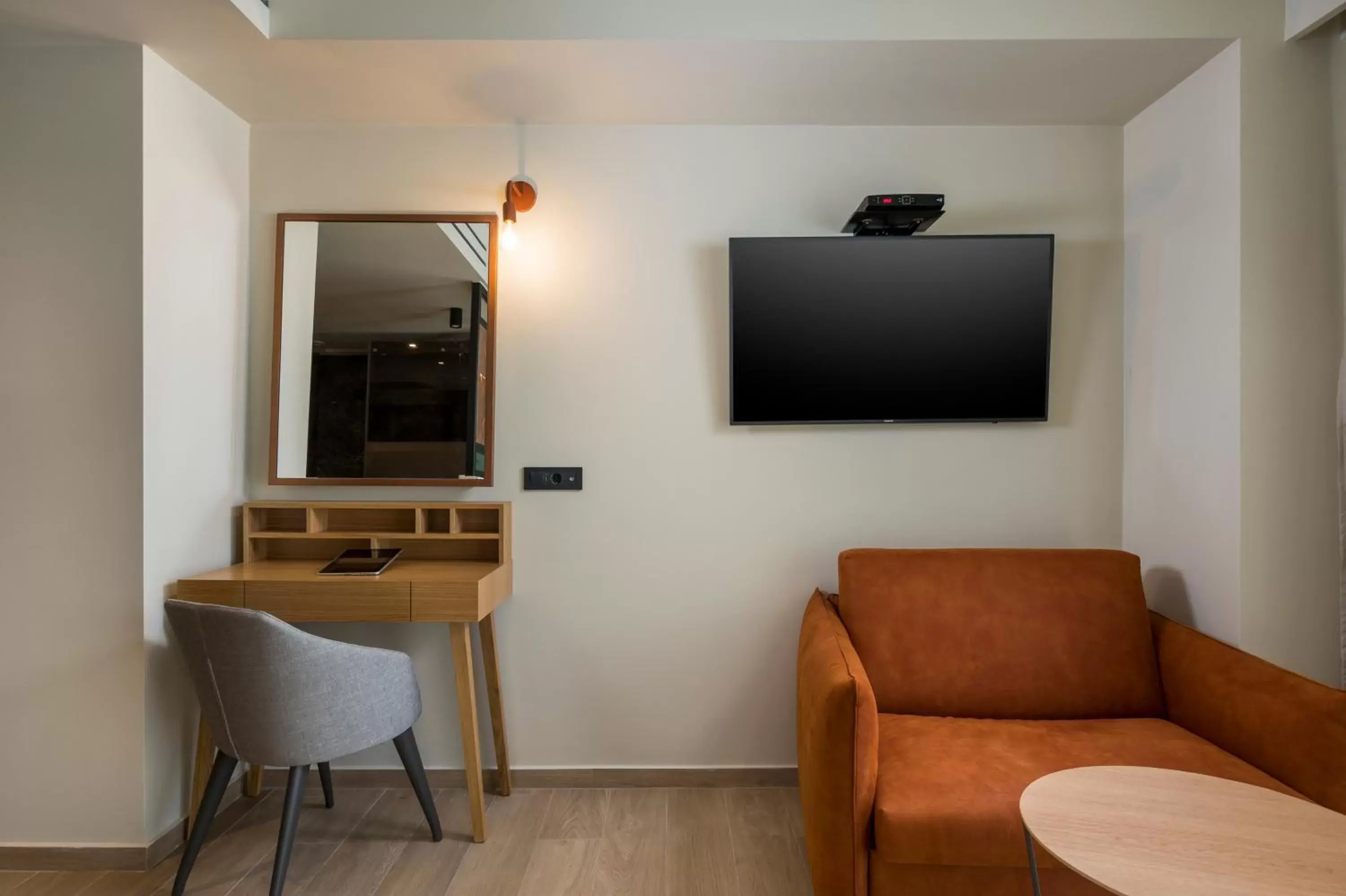 TV and multimedia, TV/Entertainment Center in Hyperion City Hotel & Spa