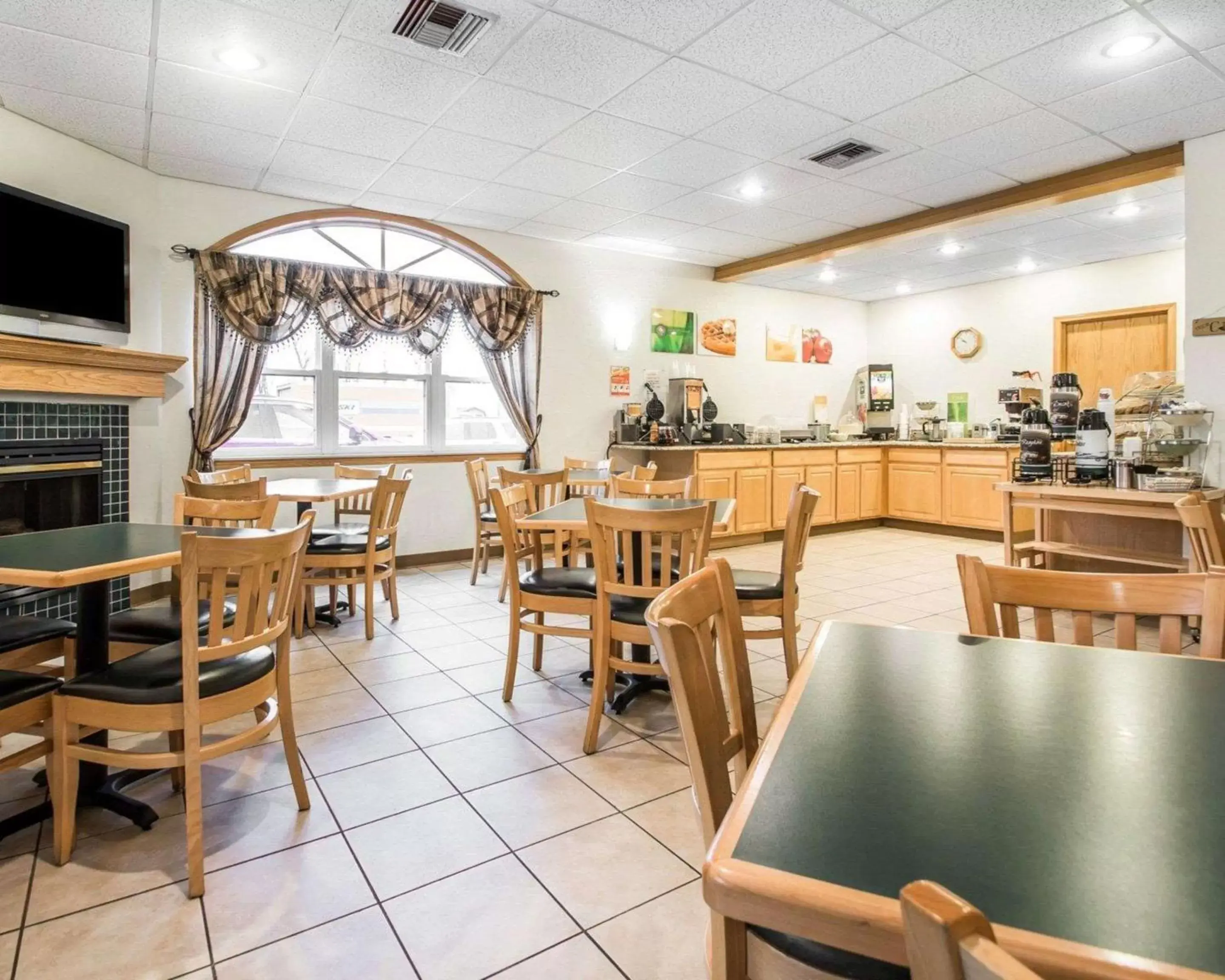 Restaurant/Places to Eat in Quality Inn Mauston