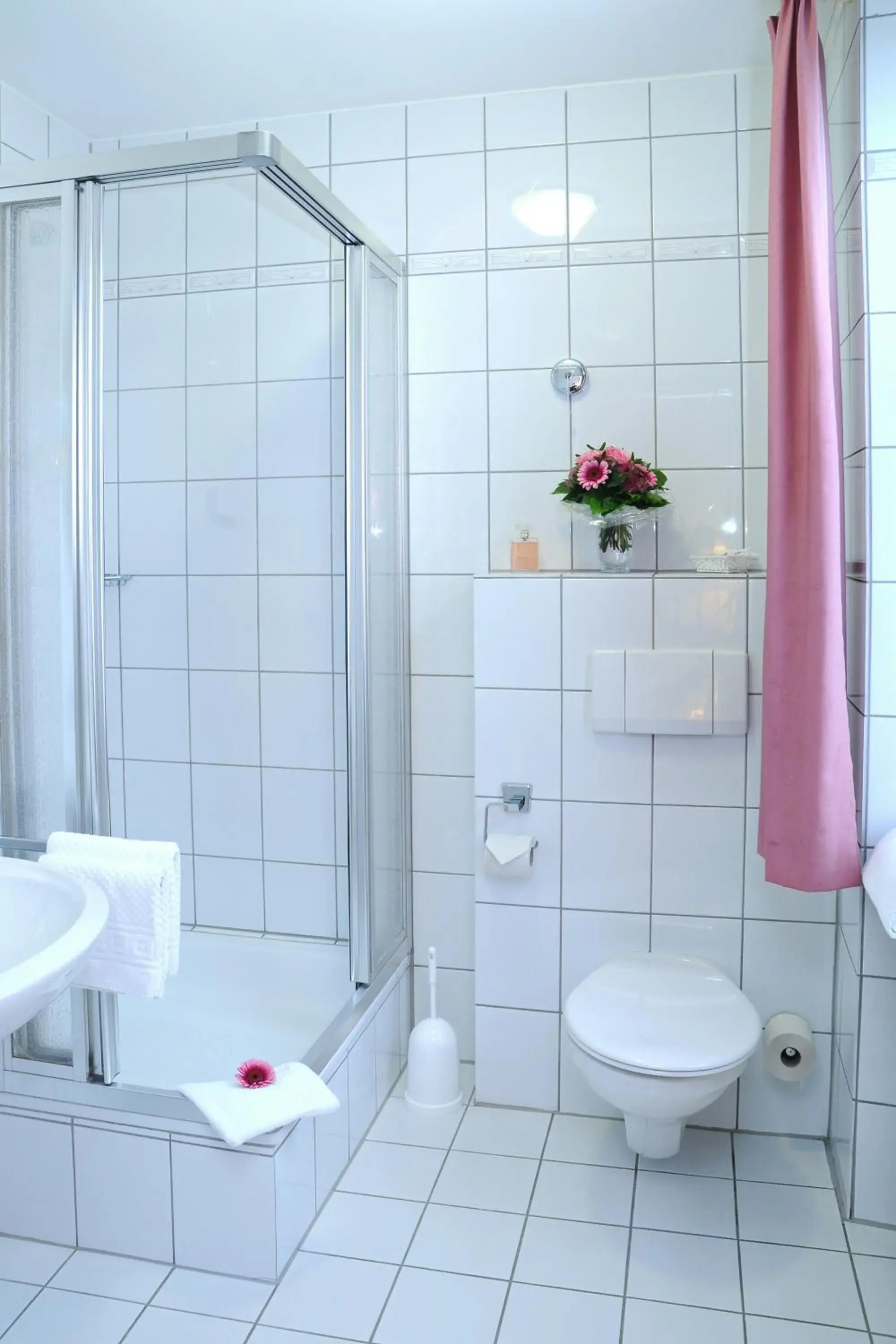 Shower, Bathroom in Paulin Hotel Trier