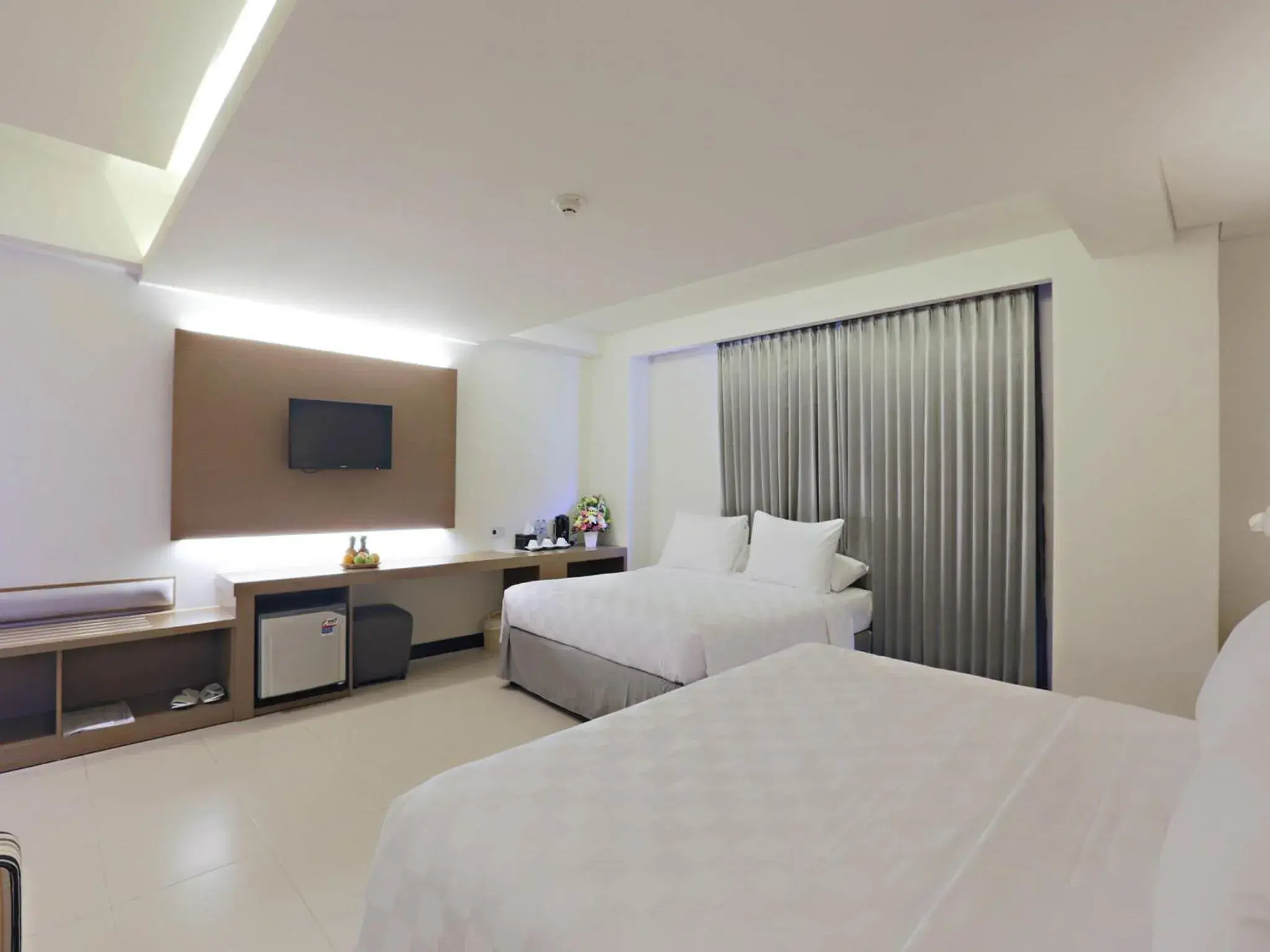 Photo of the whole room, Bed in Euphoria Hotel