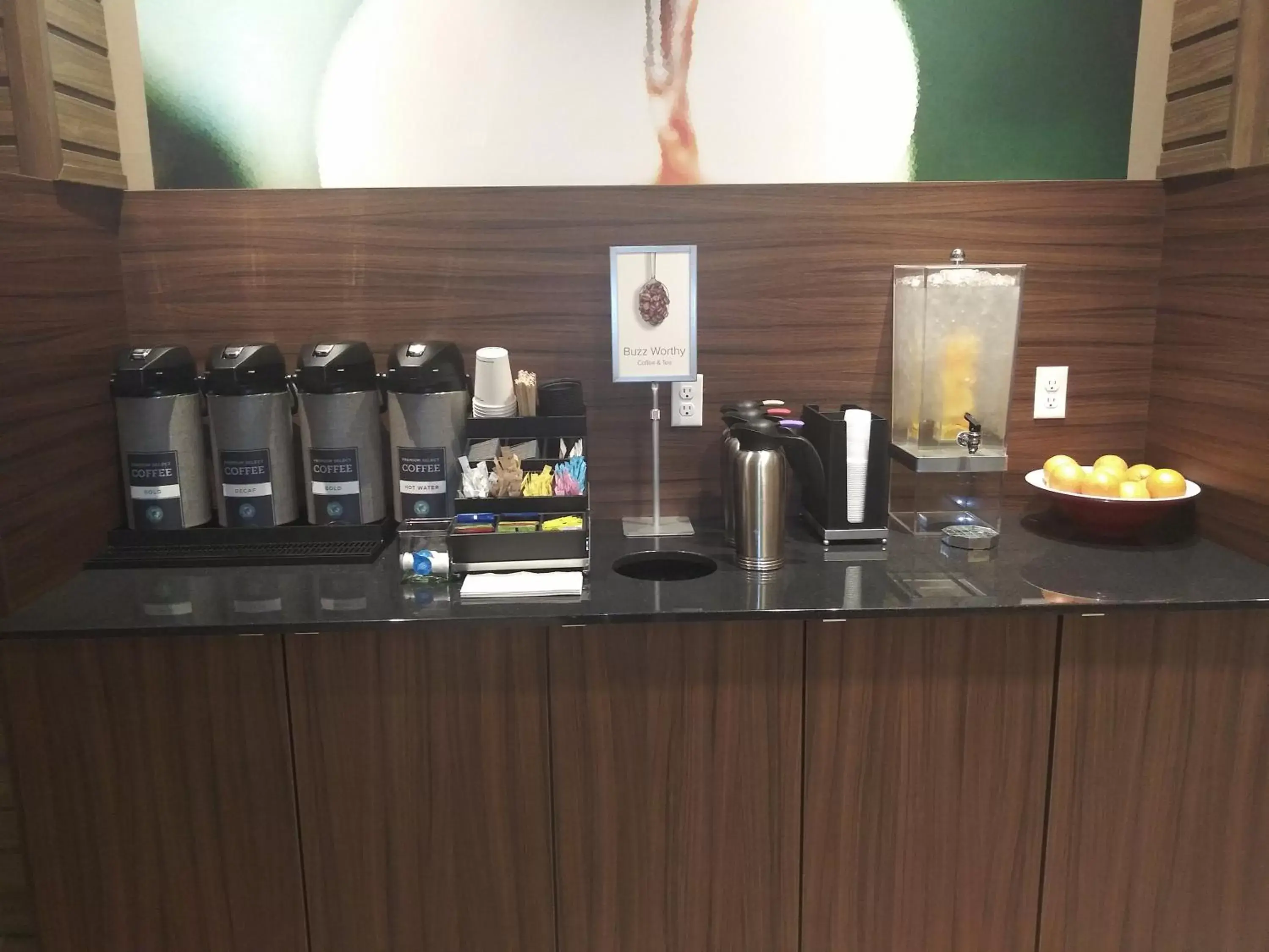 Coffee/tea facilities in Fairfield Inn & Suites by Marriott Poplar Bluff