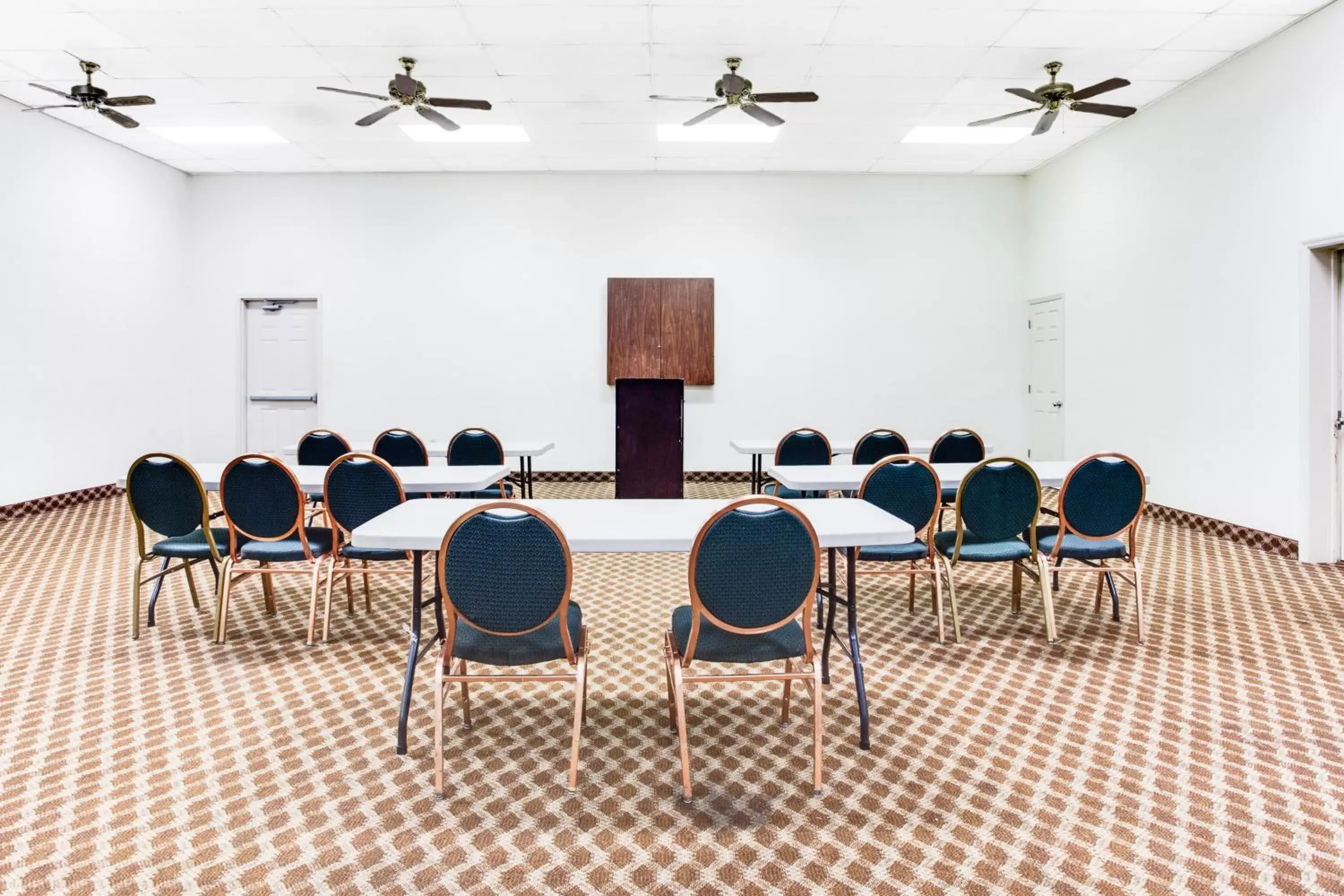 Banquet/Function facilities, Business Area/Conference Room in Days Inn & Suites by Wyndham Athens