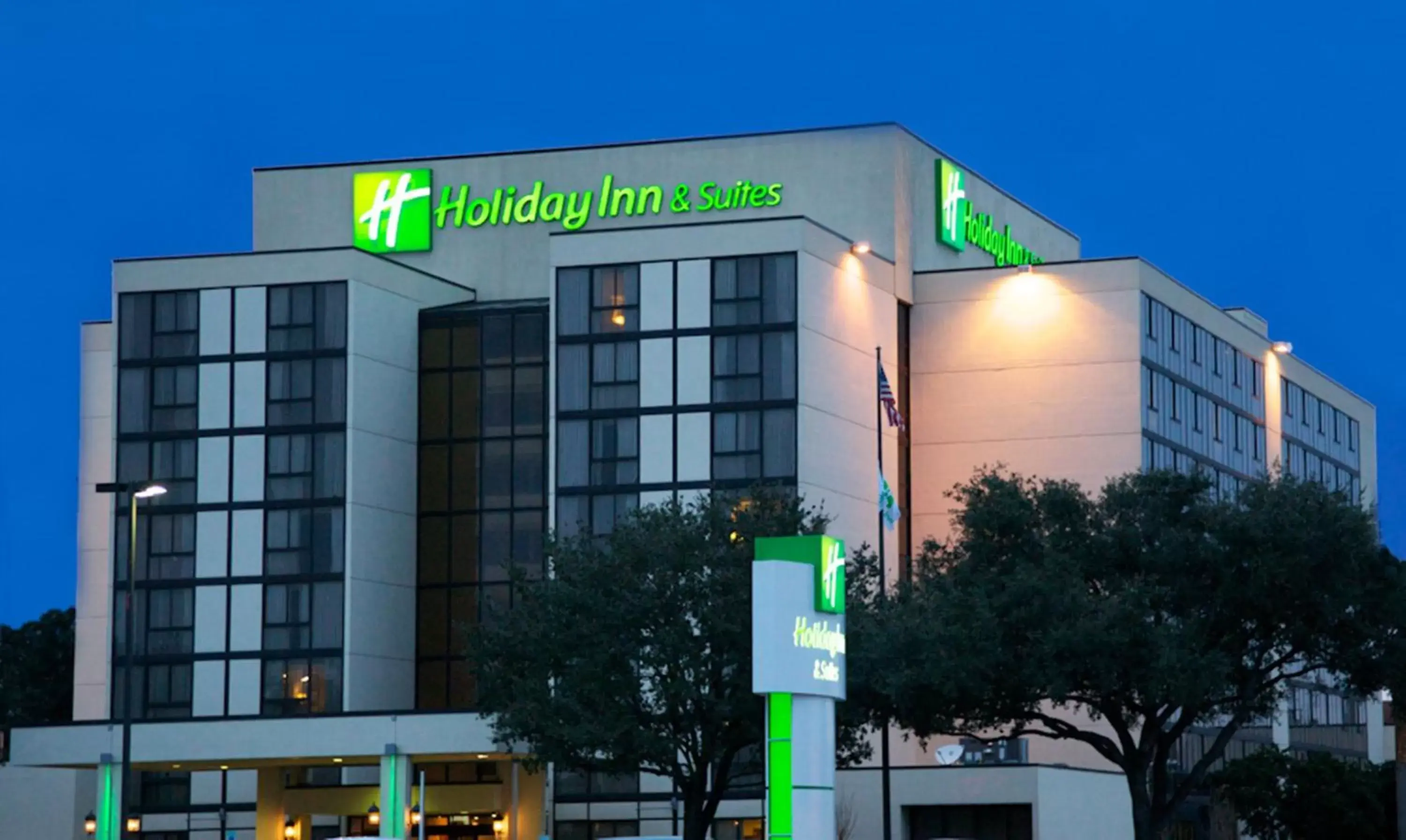 Property building, Property Logo/Sign in Holiday Inn Hotel and Suites Beaumont-Plaza I-10 & Walden, an IHG Hotel