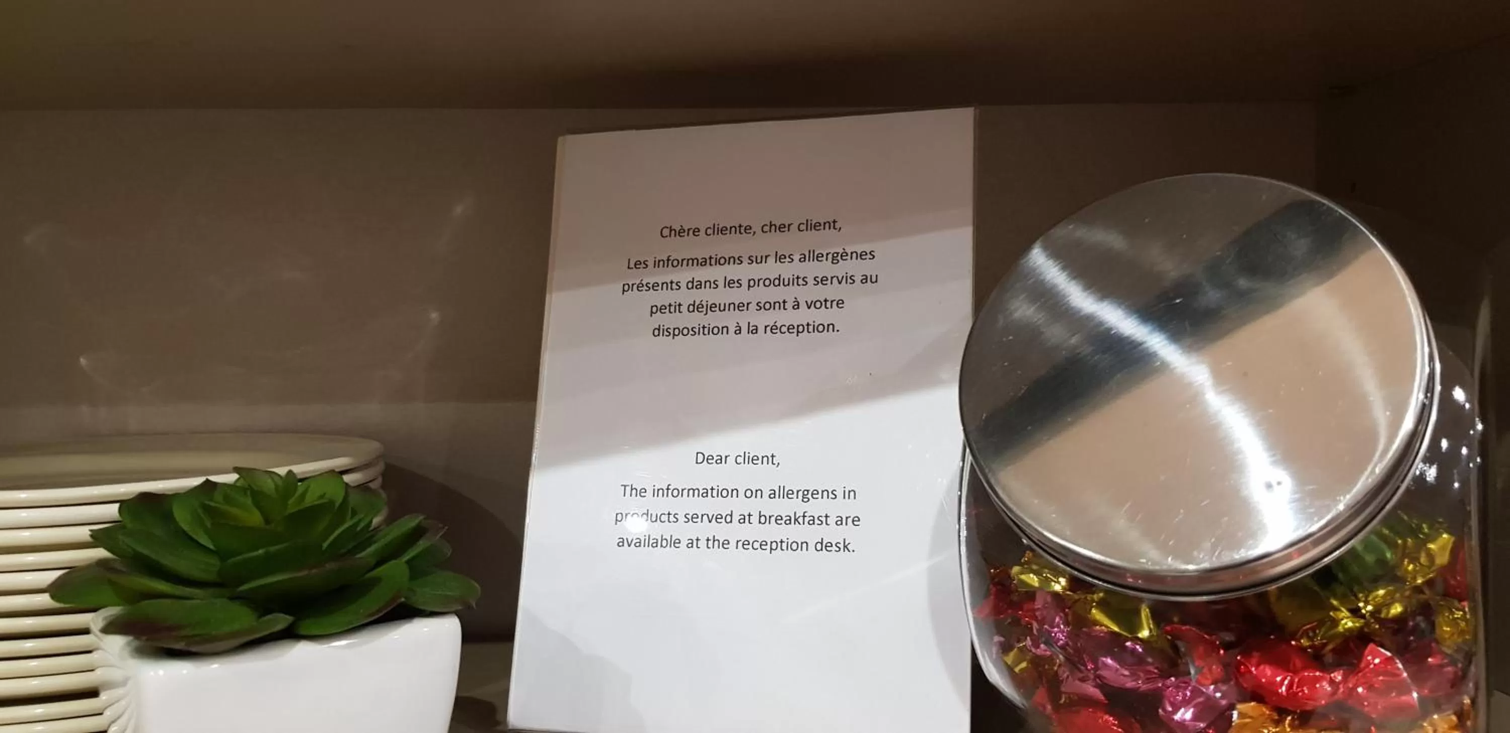 Continental breakfast in Hotel De La Cite Rougemont