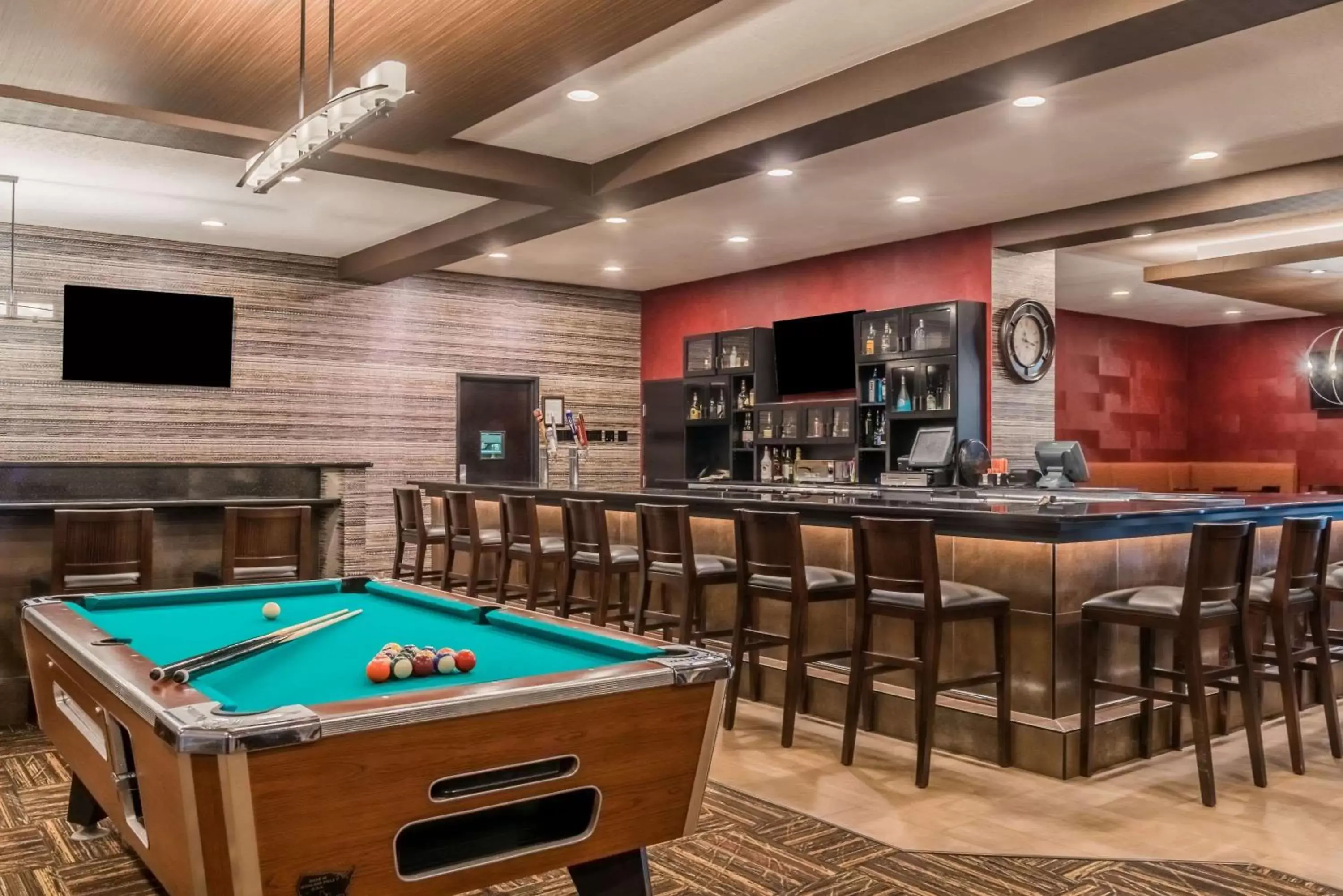 Restaurant/places to eat, Billiards in Ramada by Wyndham Grand Forks