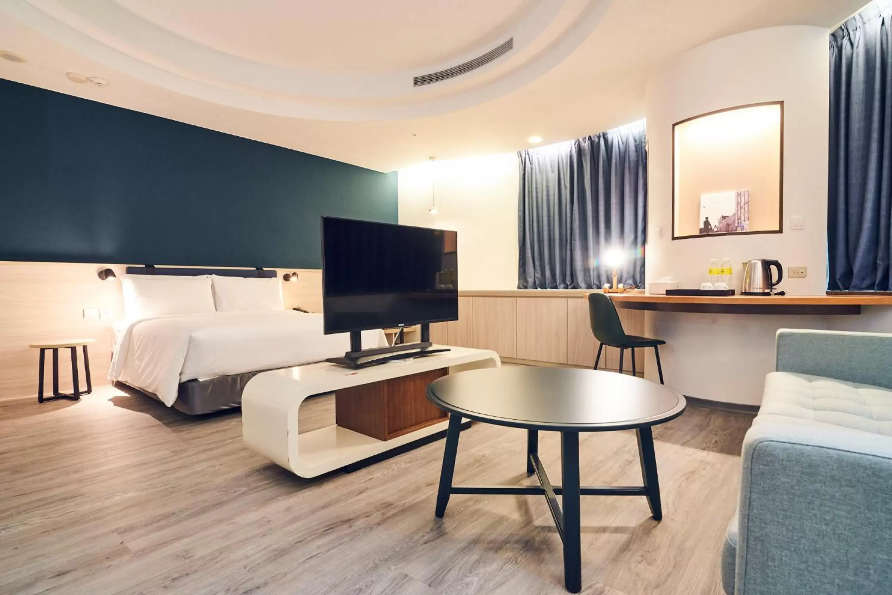 Photo of the whole room, TV/Entertainment Center in CHECK inn Select Taipei Nangang