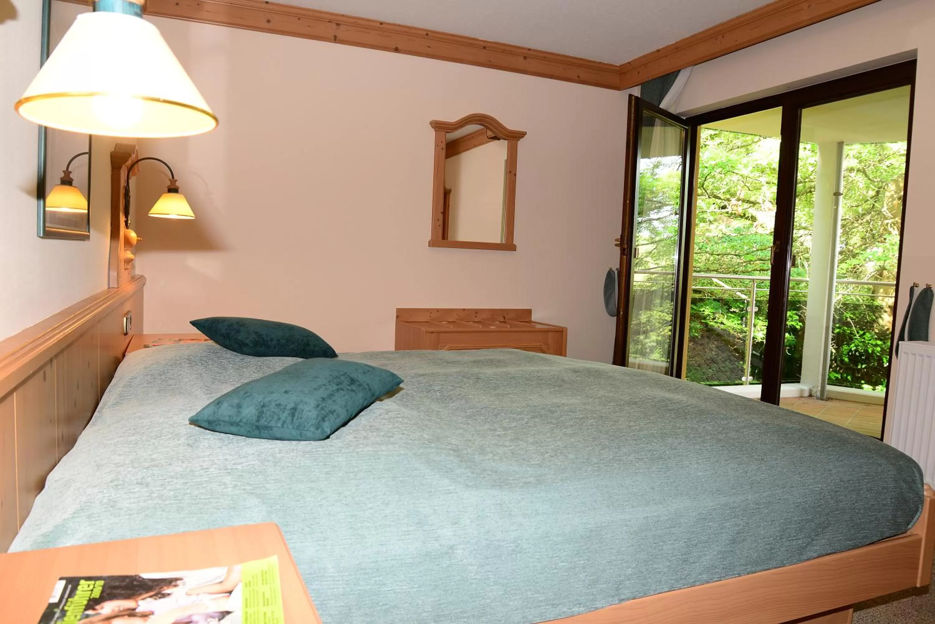 Photo of the whole room, Bed in Residence am Weinberg / Travellers Hotelbetriebs GmbH
