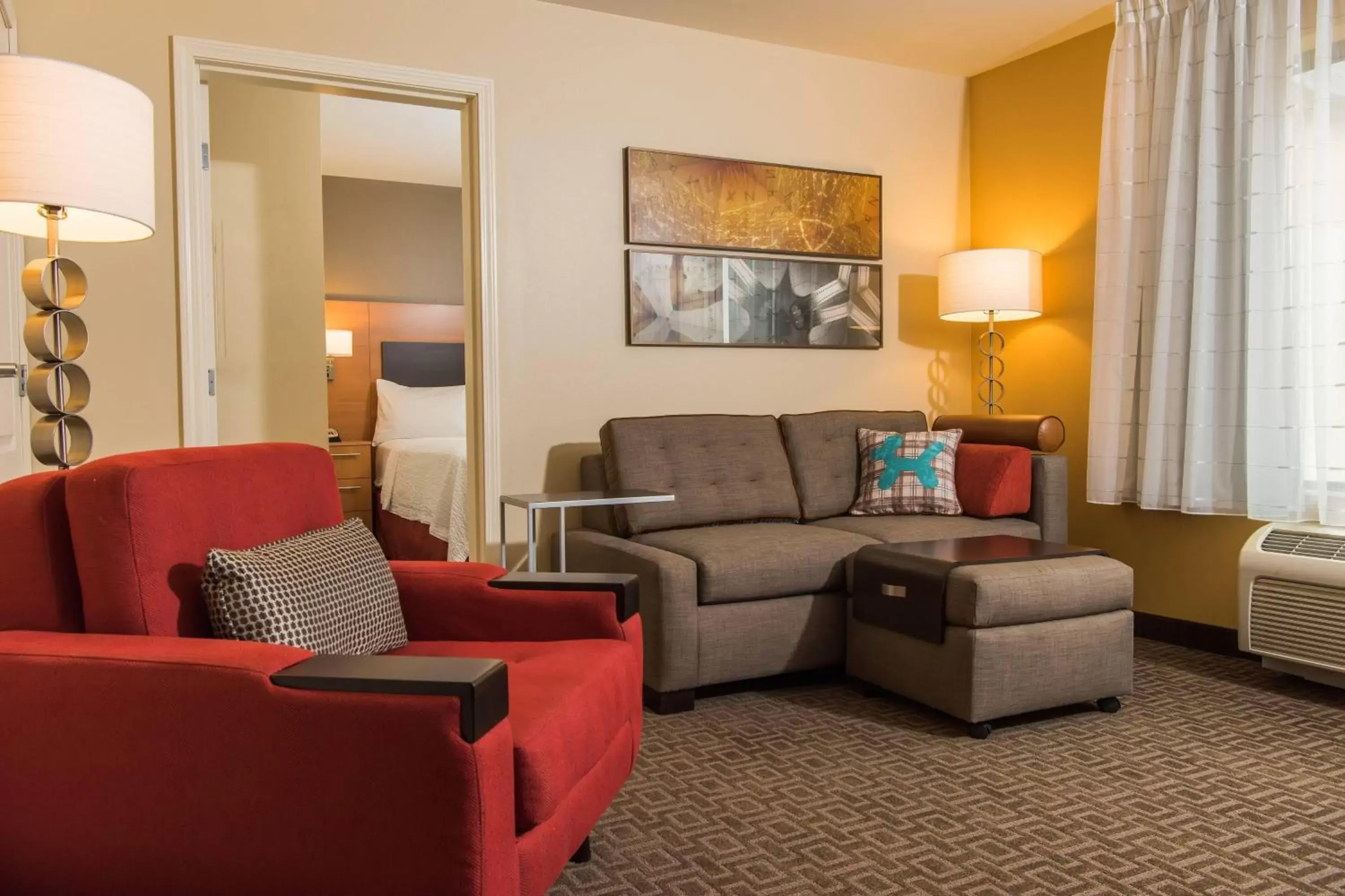 Living room, Seating Area in TownePlace Suites by Marriott Erie