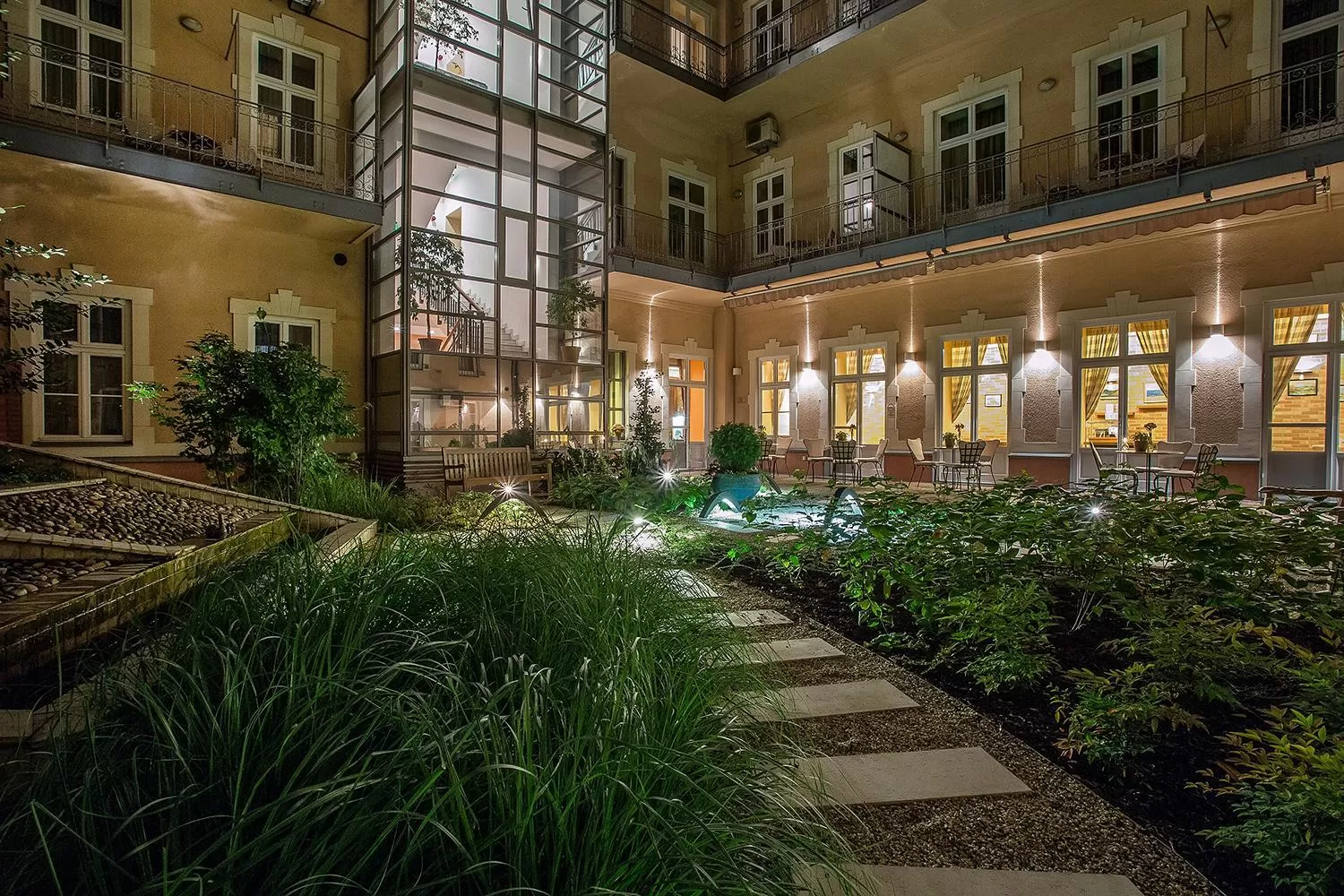 Garden in Mamaison Residence Izabella Budapest