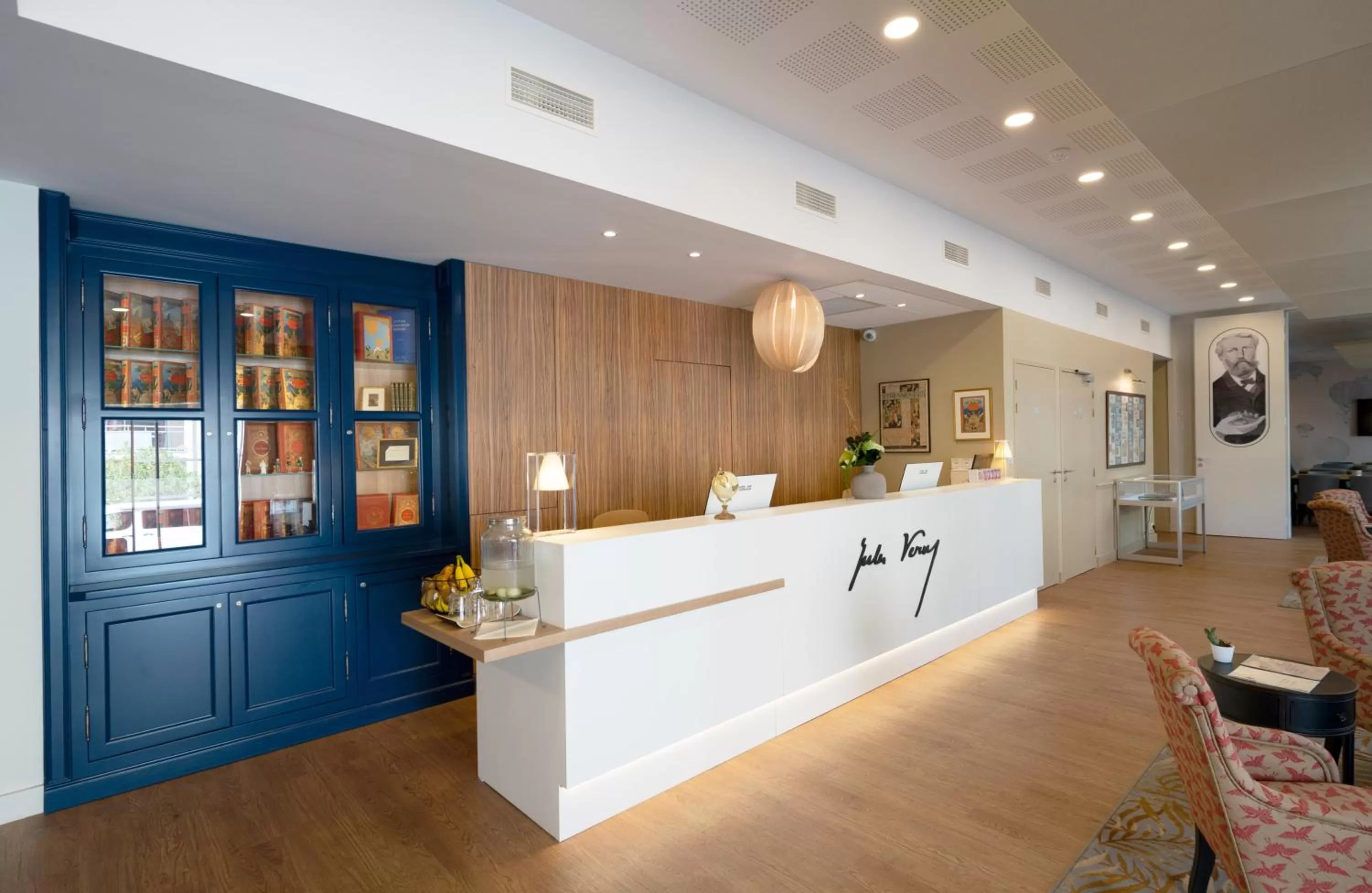 Lobby or reception in Hôtel Jules Verne Biarritz