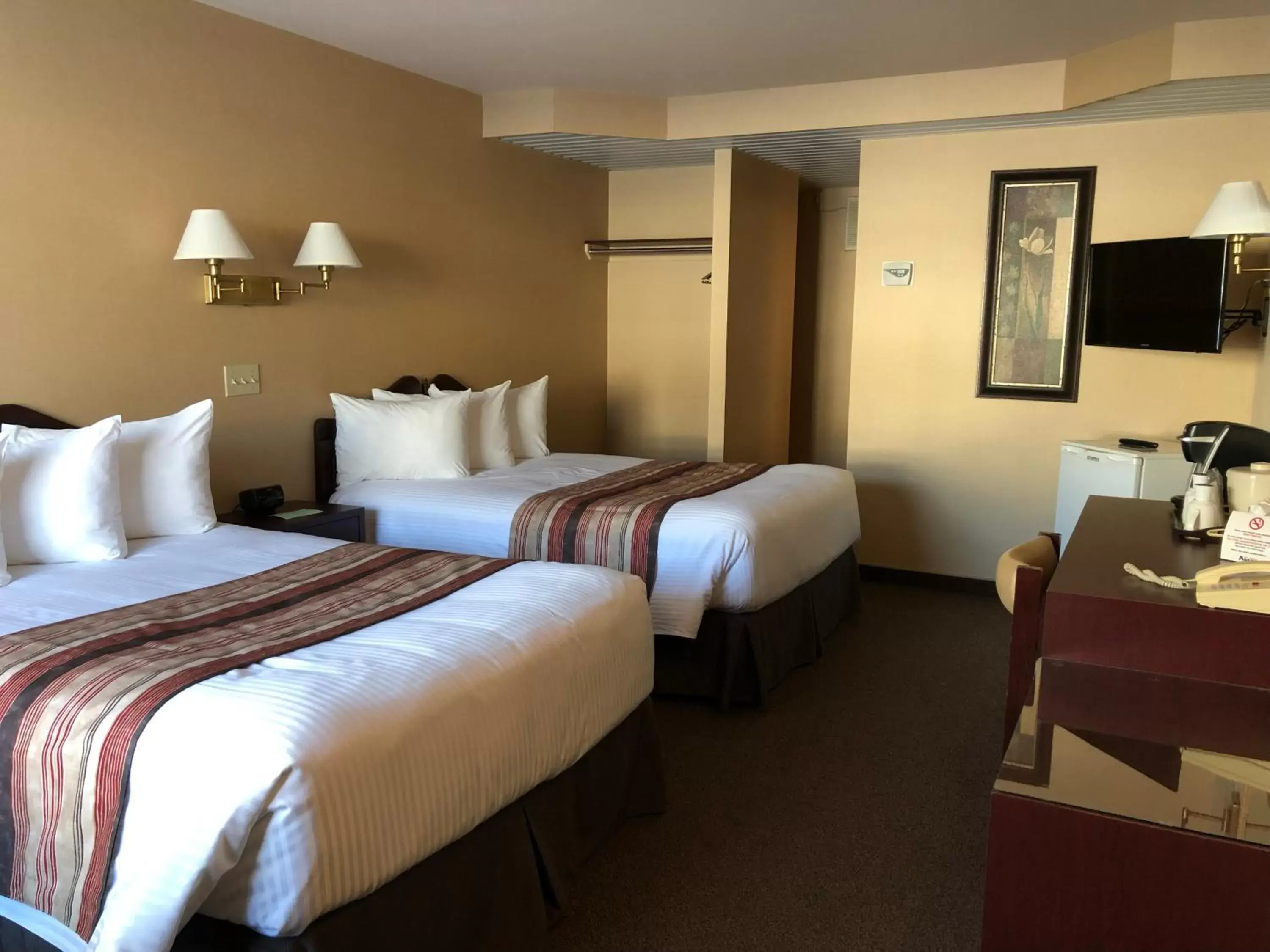 Superior Room with Two Double Beds in Rodeway Inn