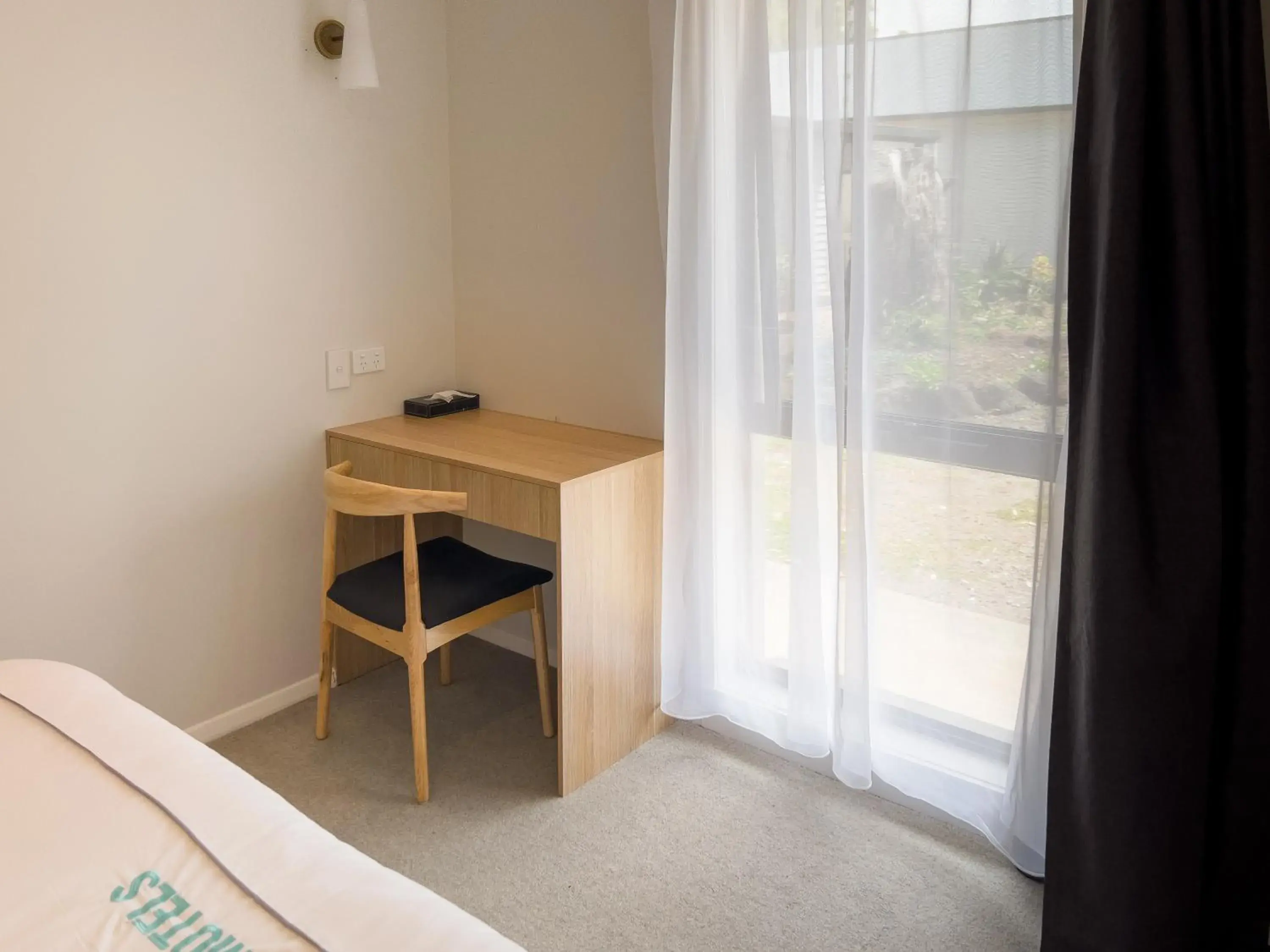 Area and facilities, TV/Entertainment Center in A1 Motels and Apartments Port Fairy