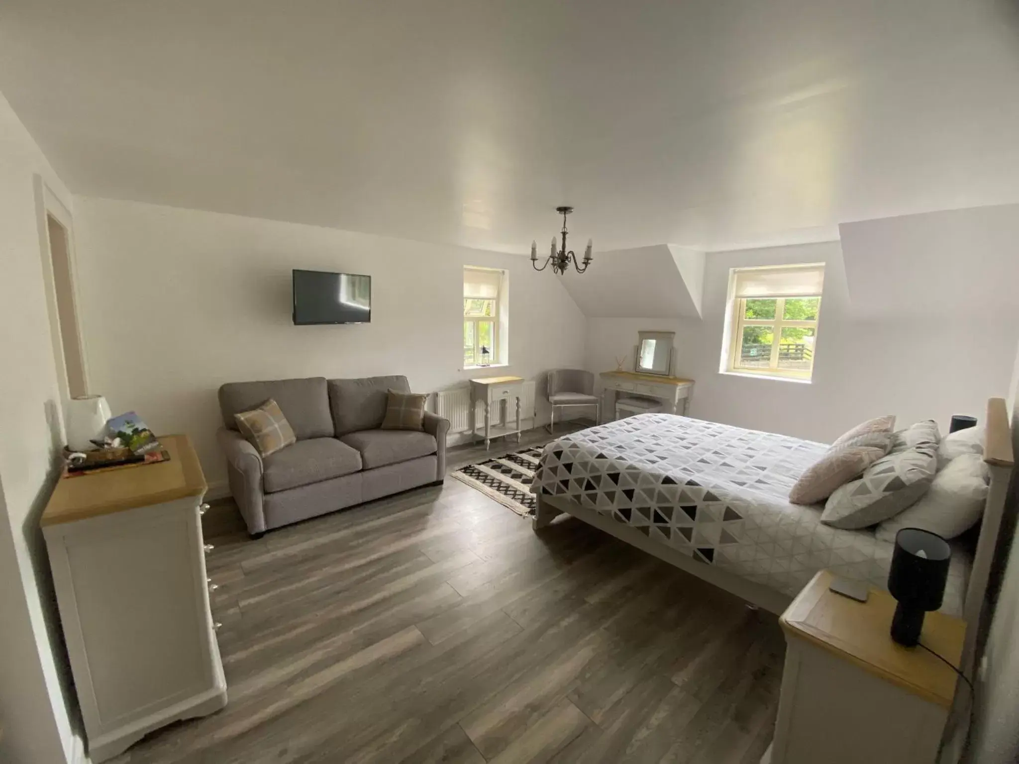 Bedroom in Rostrevor Valley Holiday Park Rooms with Hot tub and car service