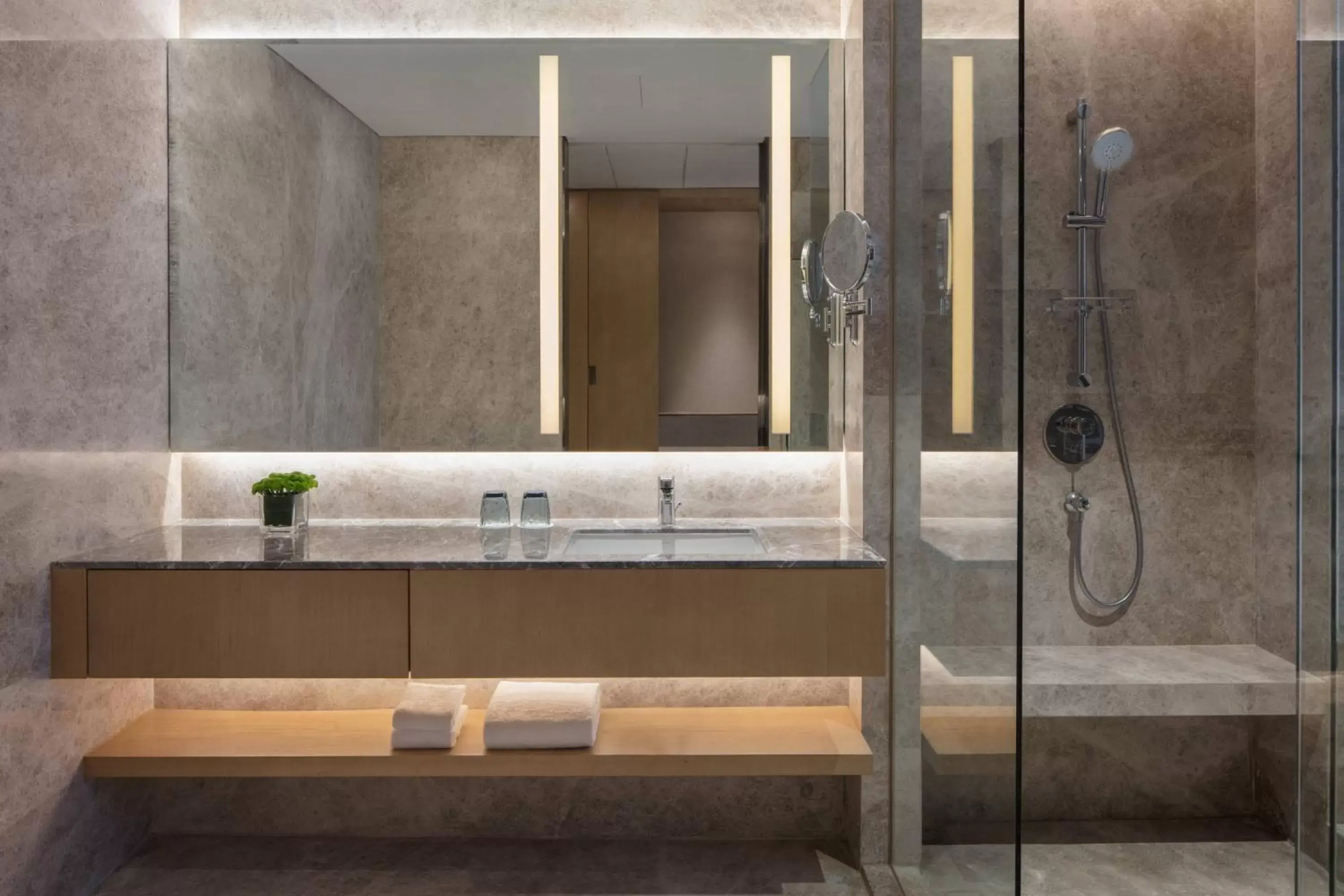 Bathroom in Courtyard by Marriott Zhengzhou Airport