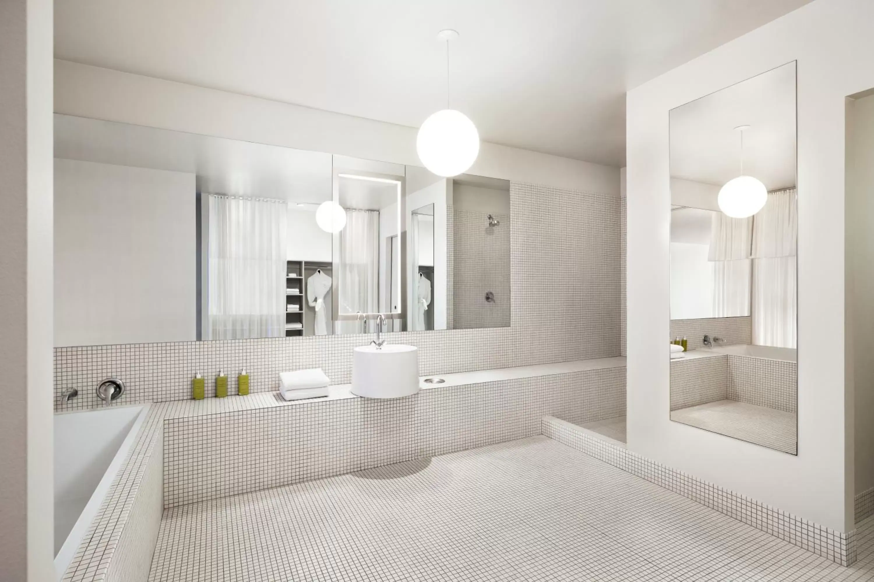 Shower, Bathroom in The Delphi Hotel