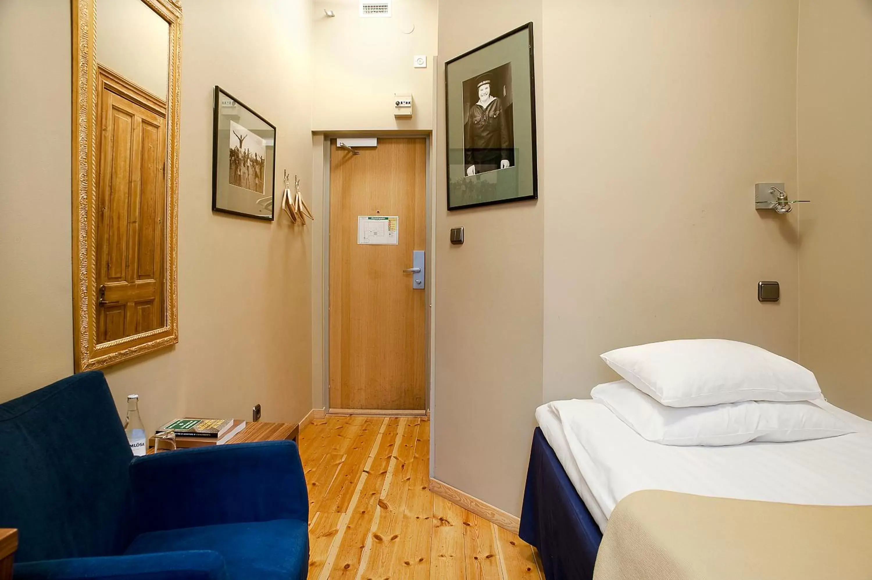 Property building, Bed in Hotel Hellsten Property building, Bed in Hotel Hellsten