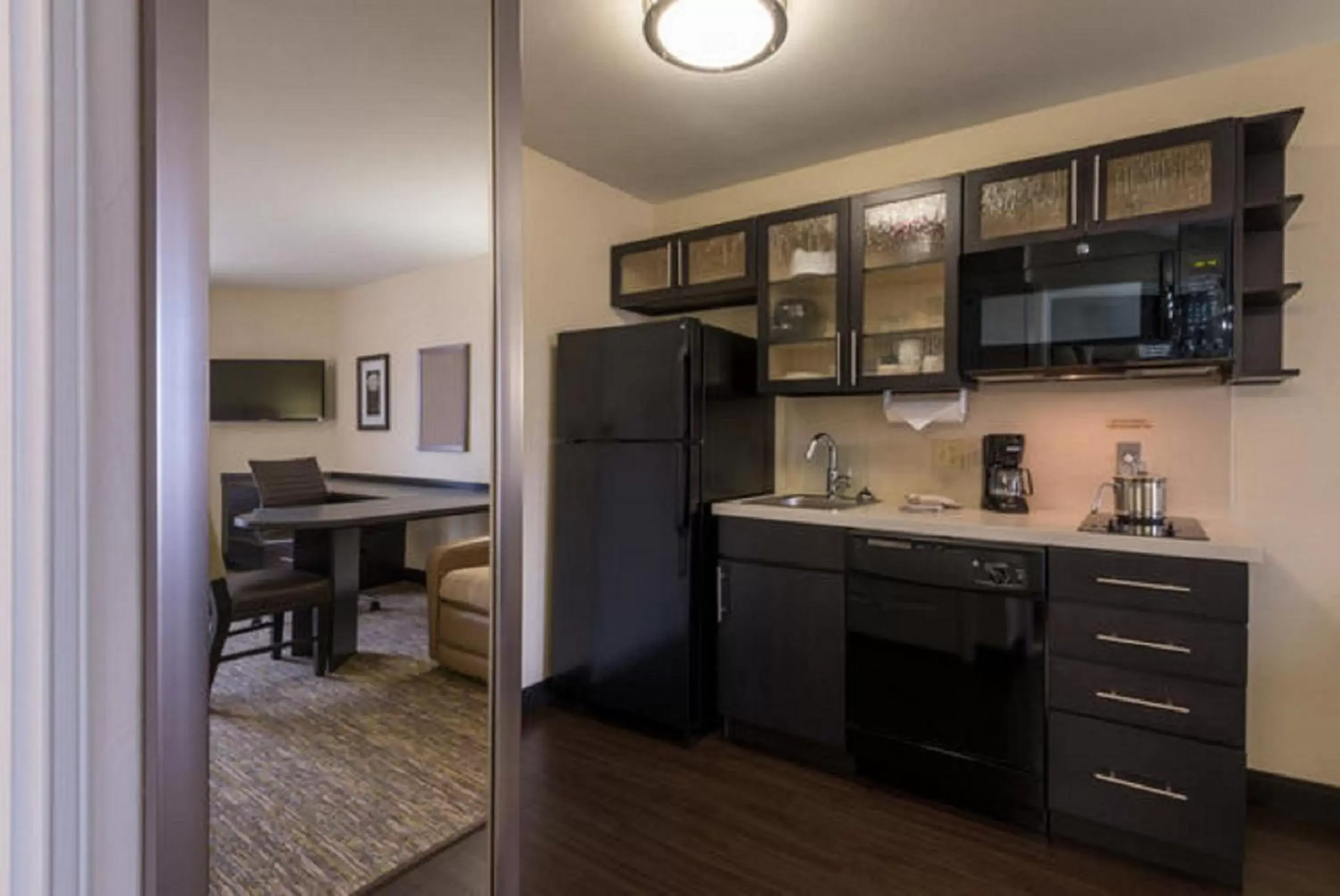 Photo of the whole room, Kitchen/Kitchenette in Candlewood Suites Del City, an IHG Hotel