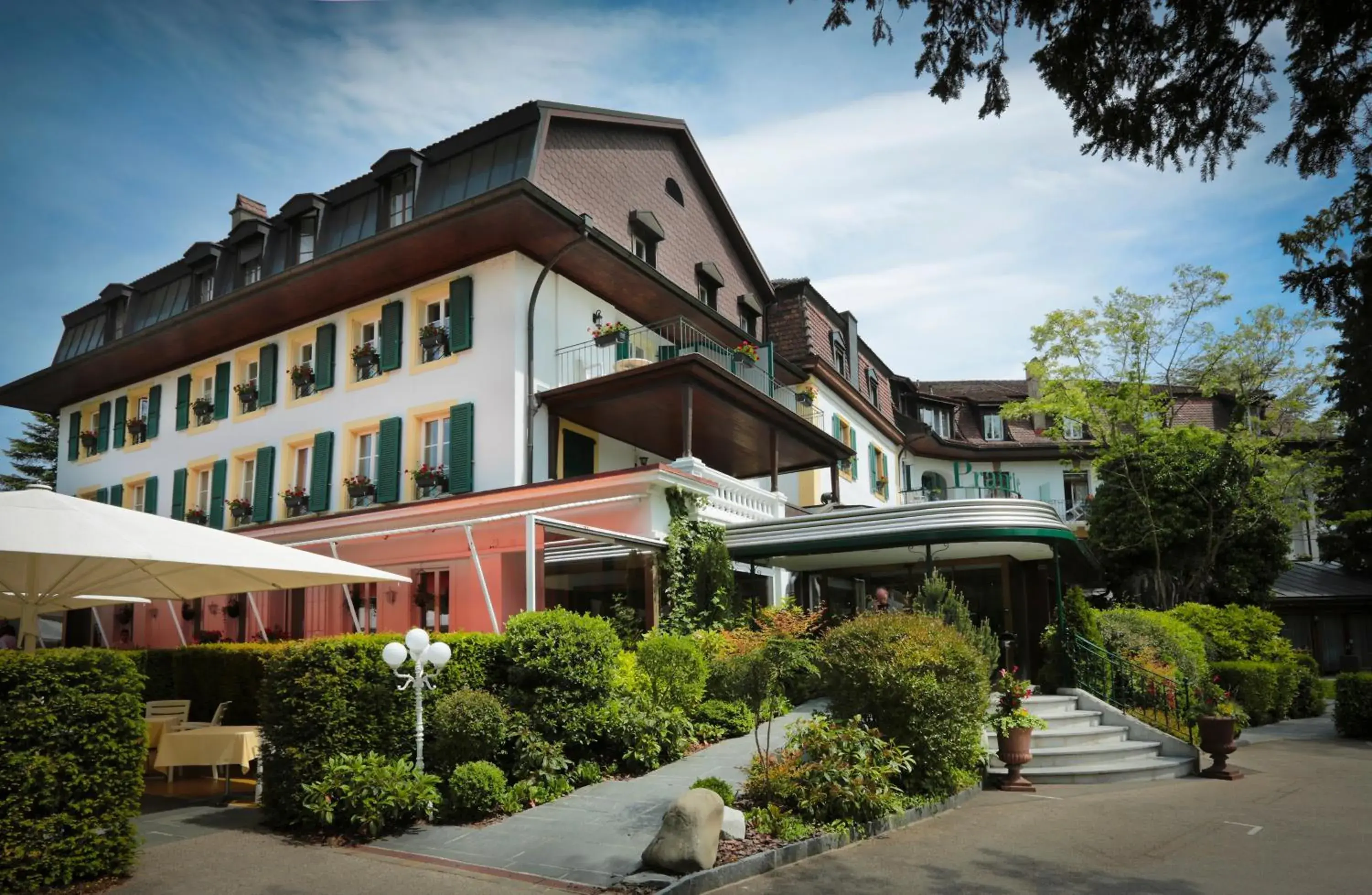 Facade/entrance, Property Building in Hotel La Prairie