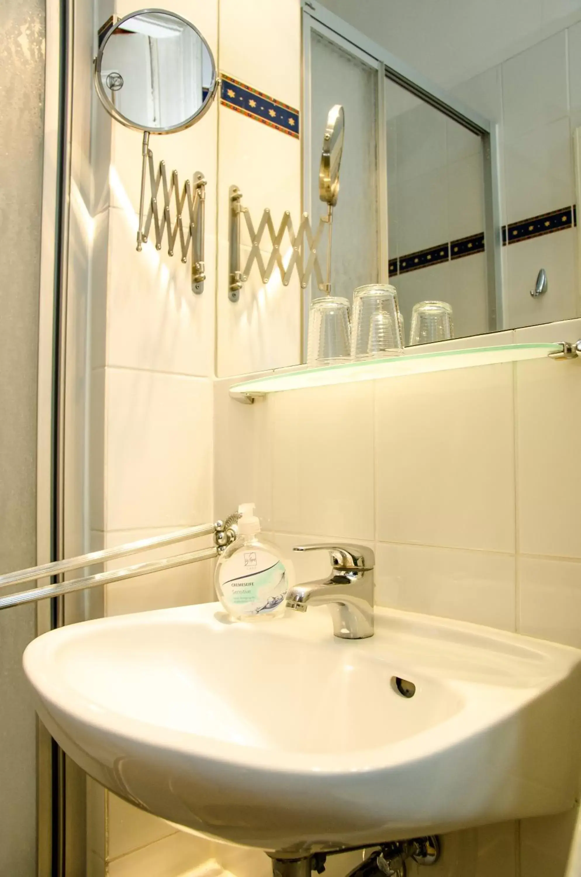 Shower, Bathroom in Hotel Astrid am Kurfürstendamm
