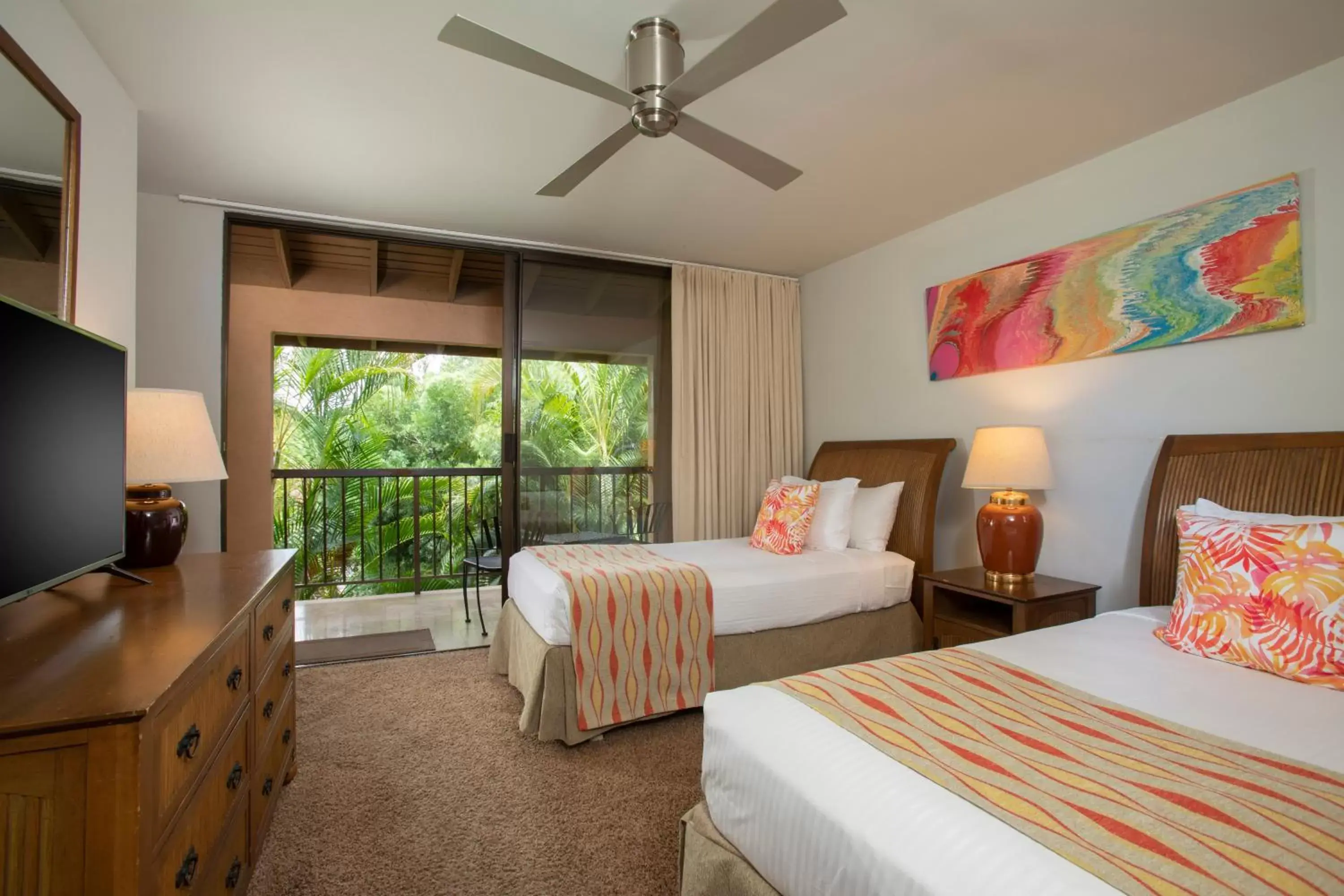 Bed in Wailea Ekahi Village, a Destination by Hyatt Residence