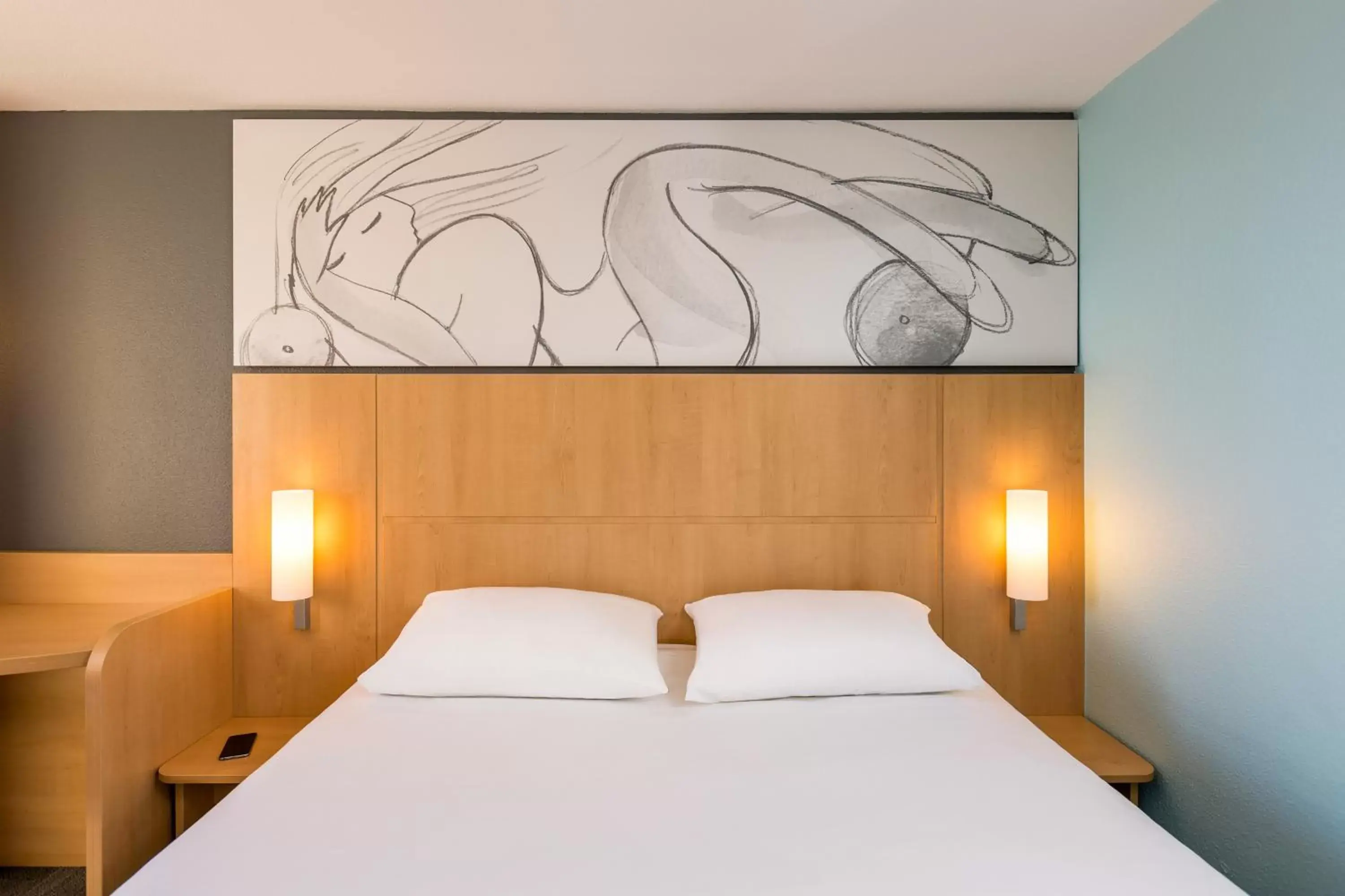 Bedroom, Bed in Ibis Roscoff Bord de Mer Bedroom, Bed in Ibis Roscoff Bord de Mer