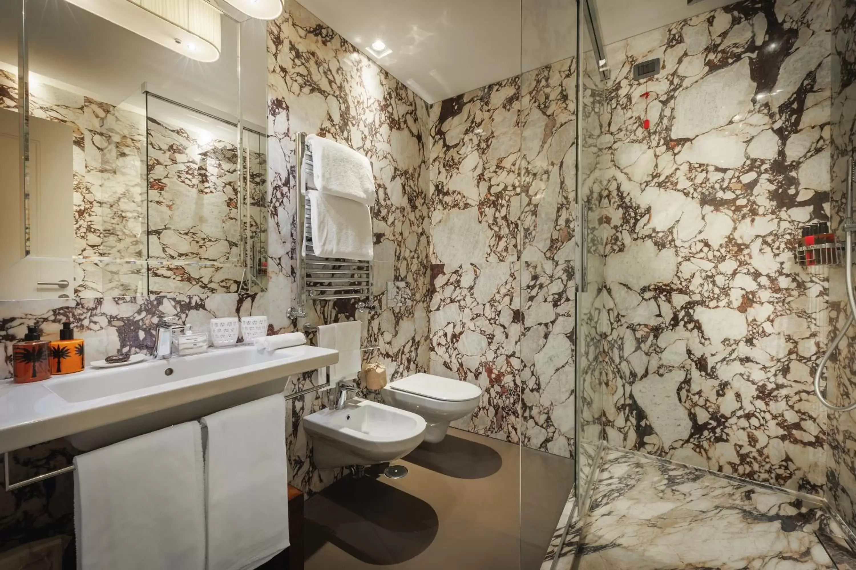 Bathroom in Singer Palace Hotel