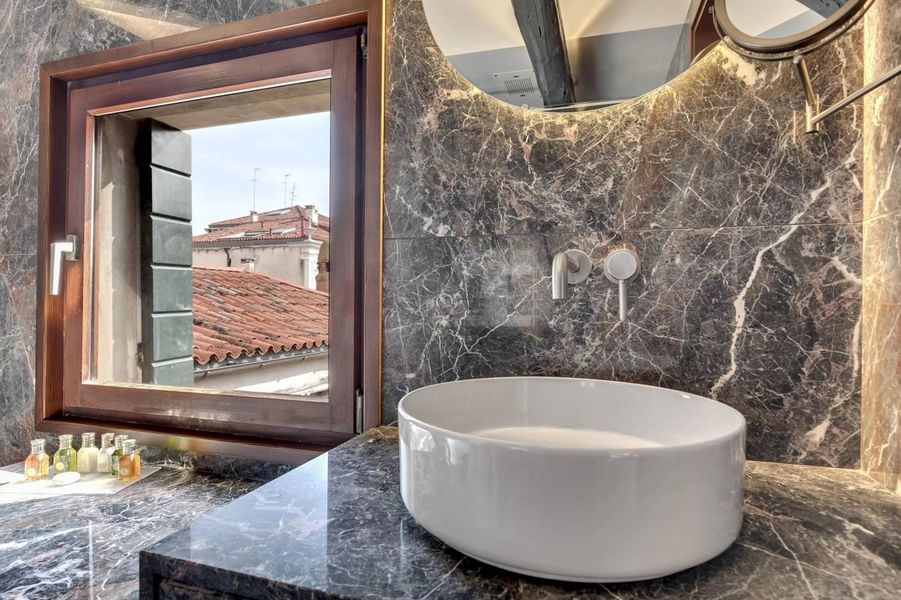 Bathroom in Hotel Donà Palace