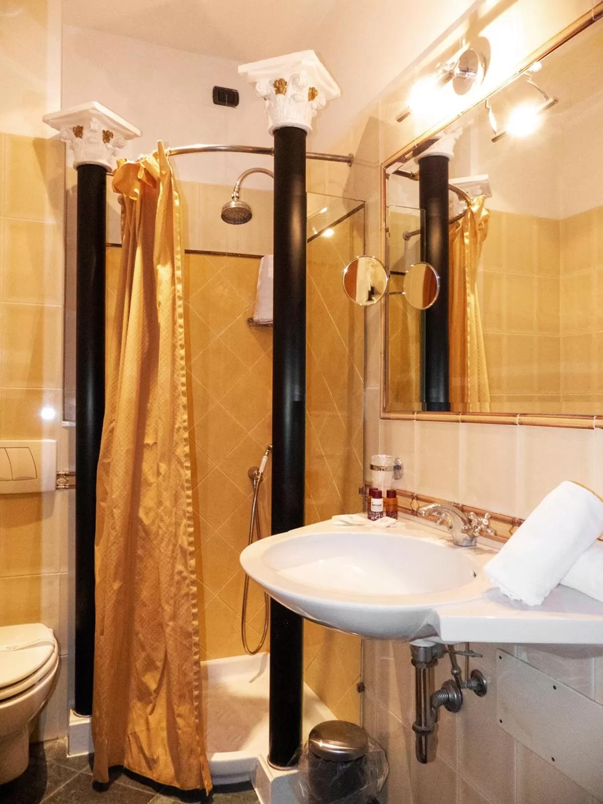 Bathroom in Hotel Astoria