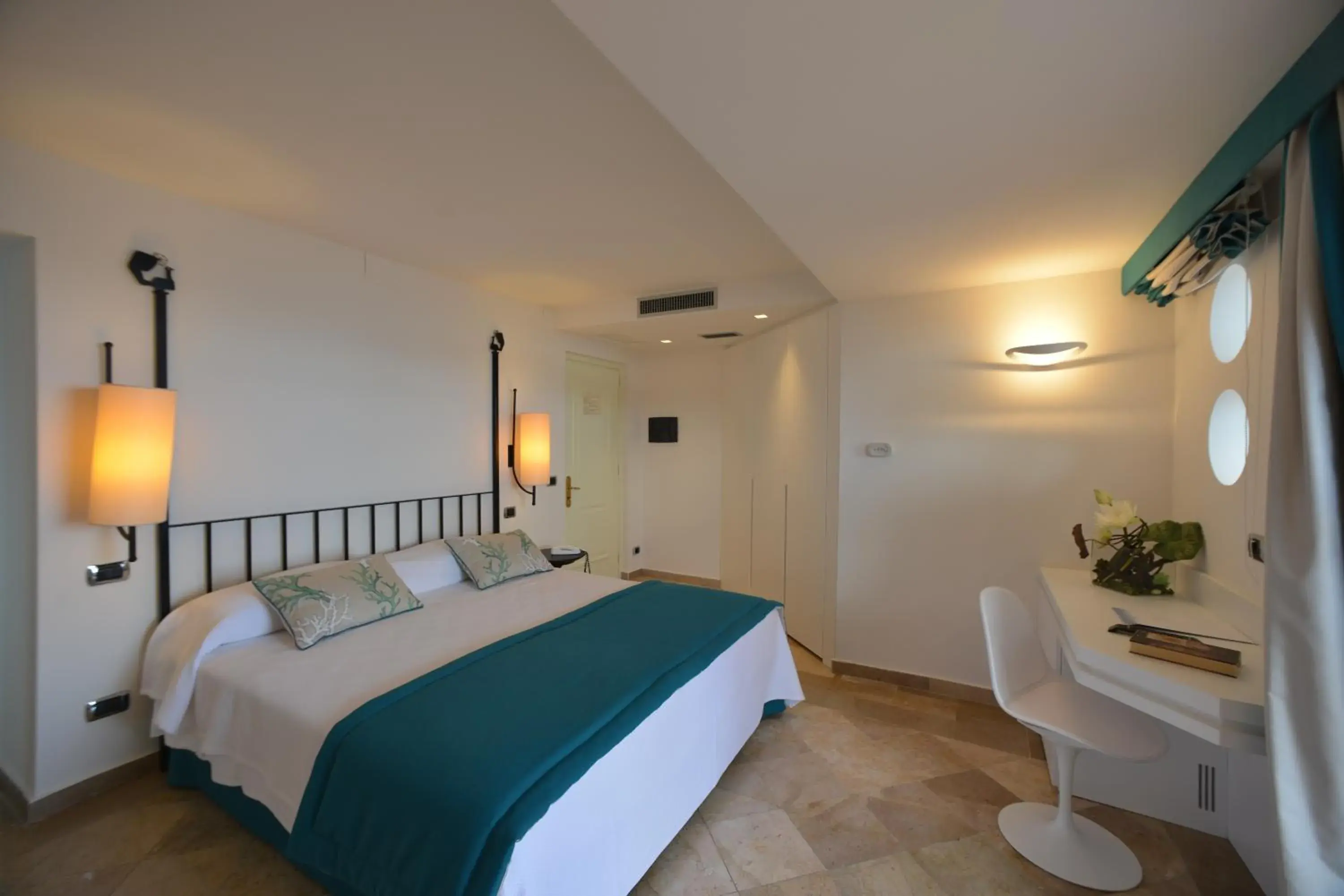 Bedroom, Bed in El Faro Hotel & Spa