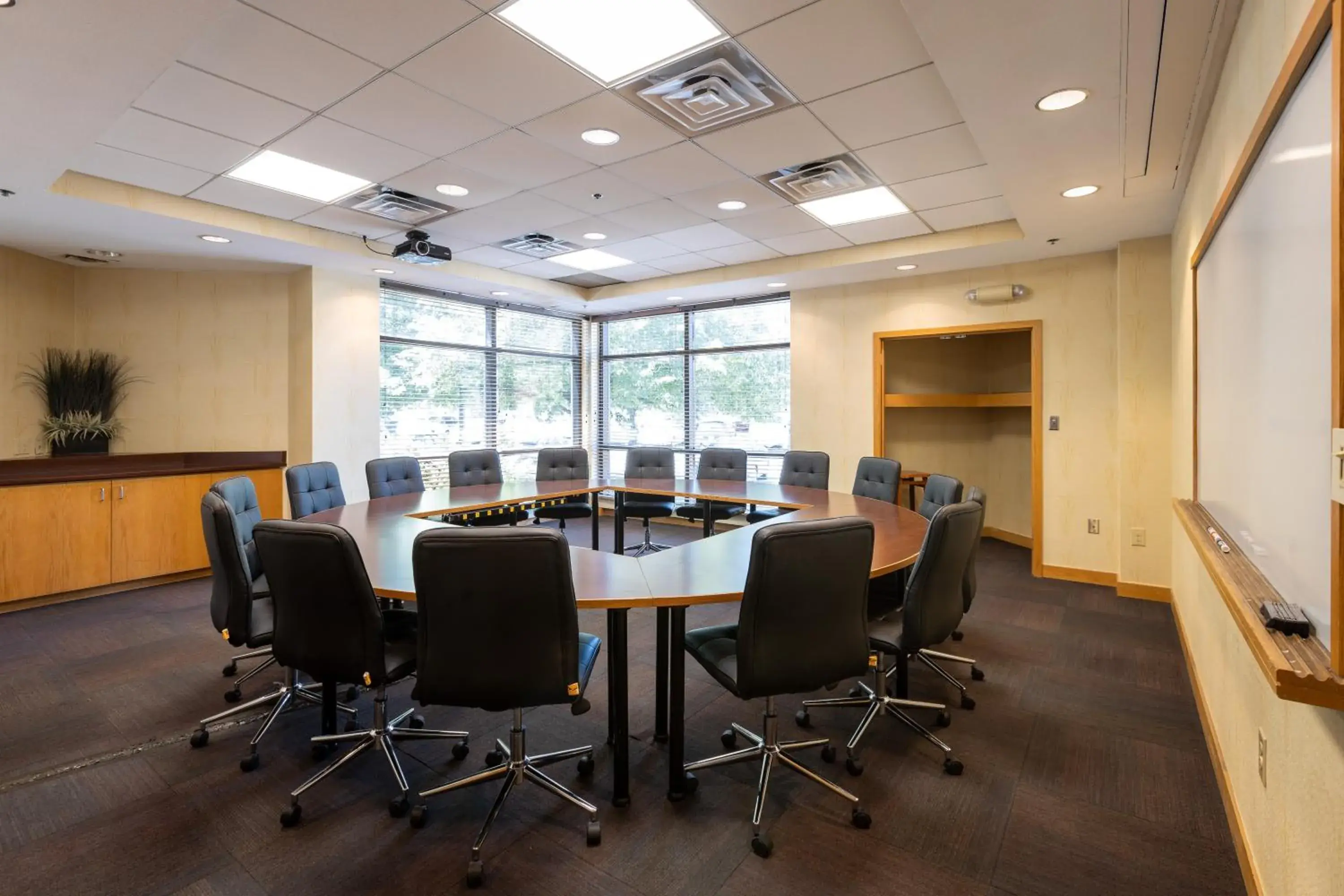 Meeting/conference room in Gateway Hotel and Conference Center