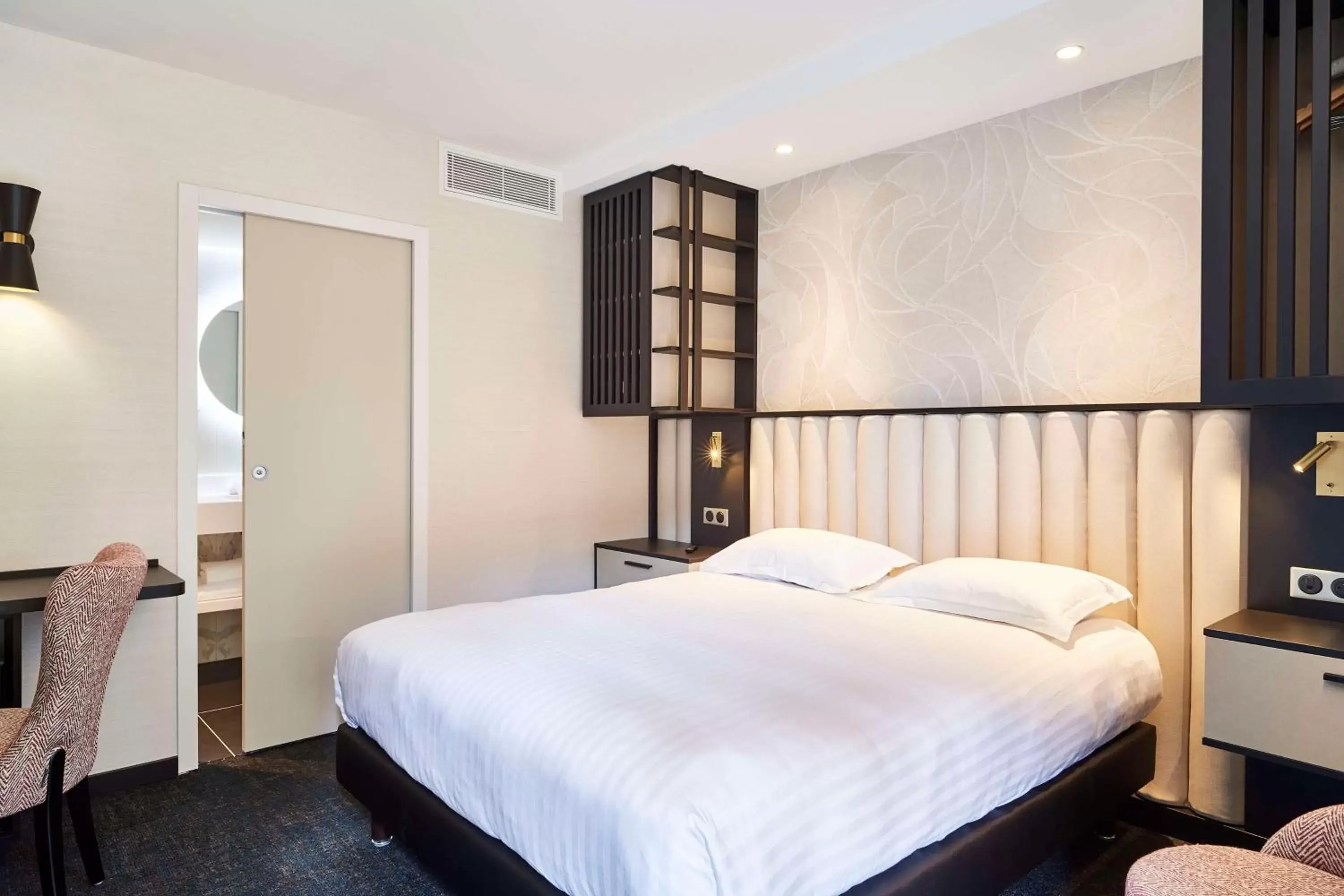 Bedroom, Bed in Best Western Premier Hotel des Vignes et des Anges