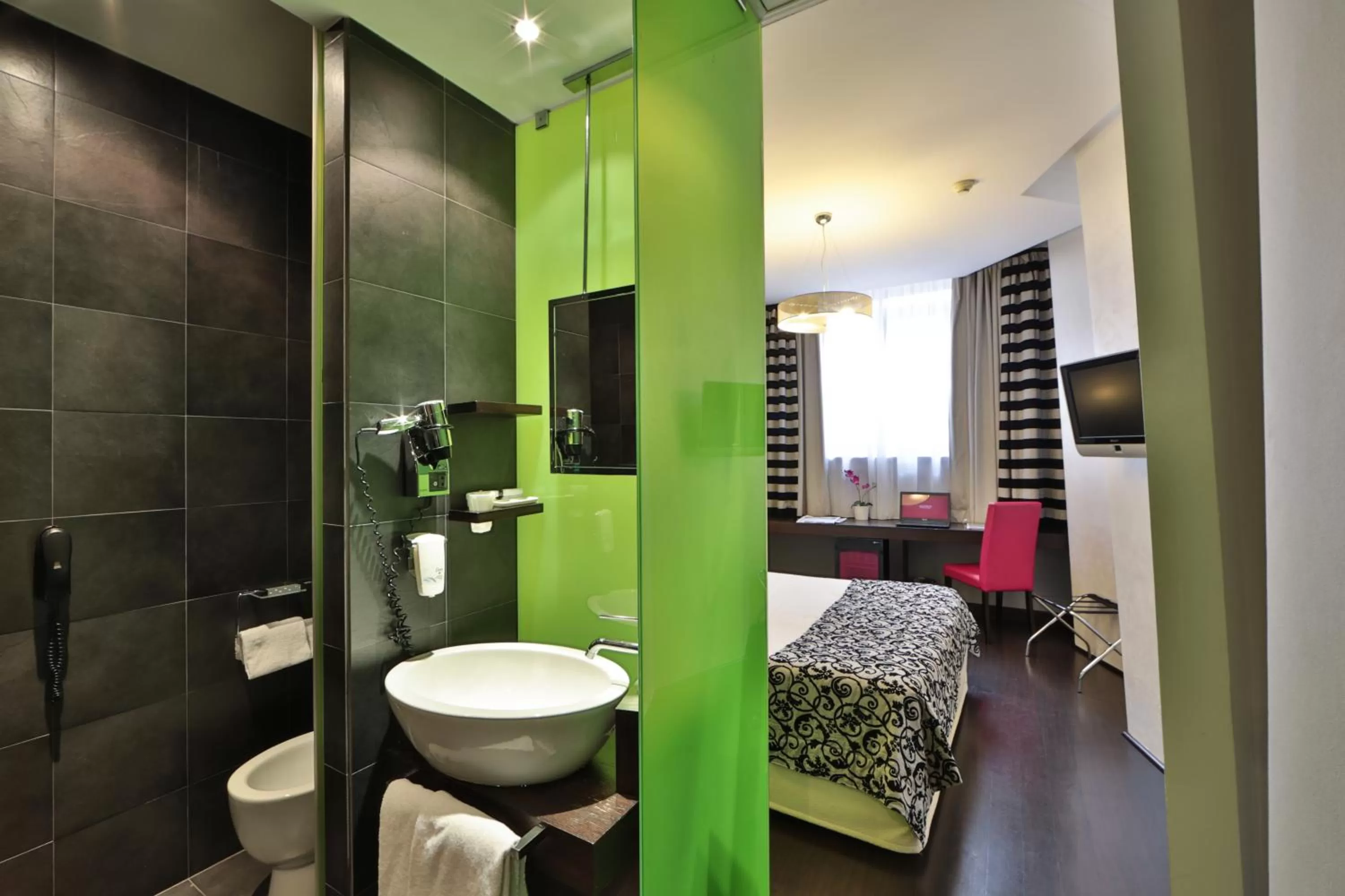 Shower in Best Western Cinemusic Hotel