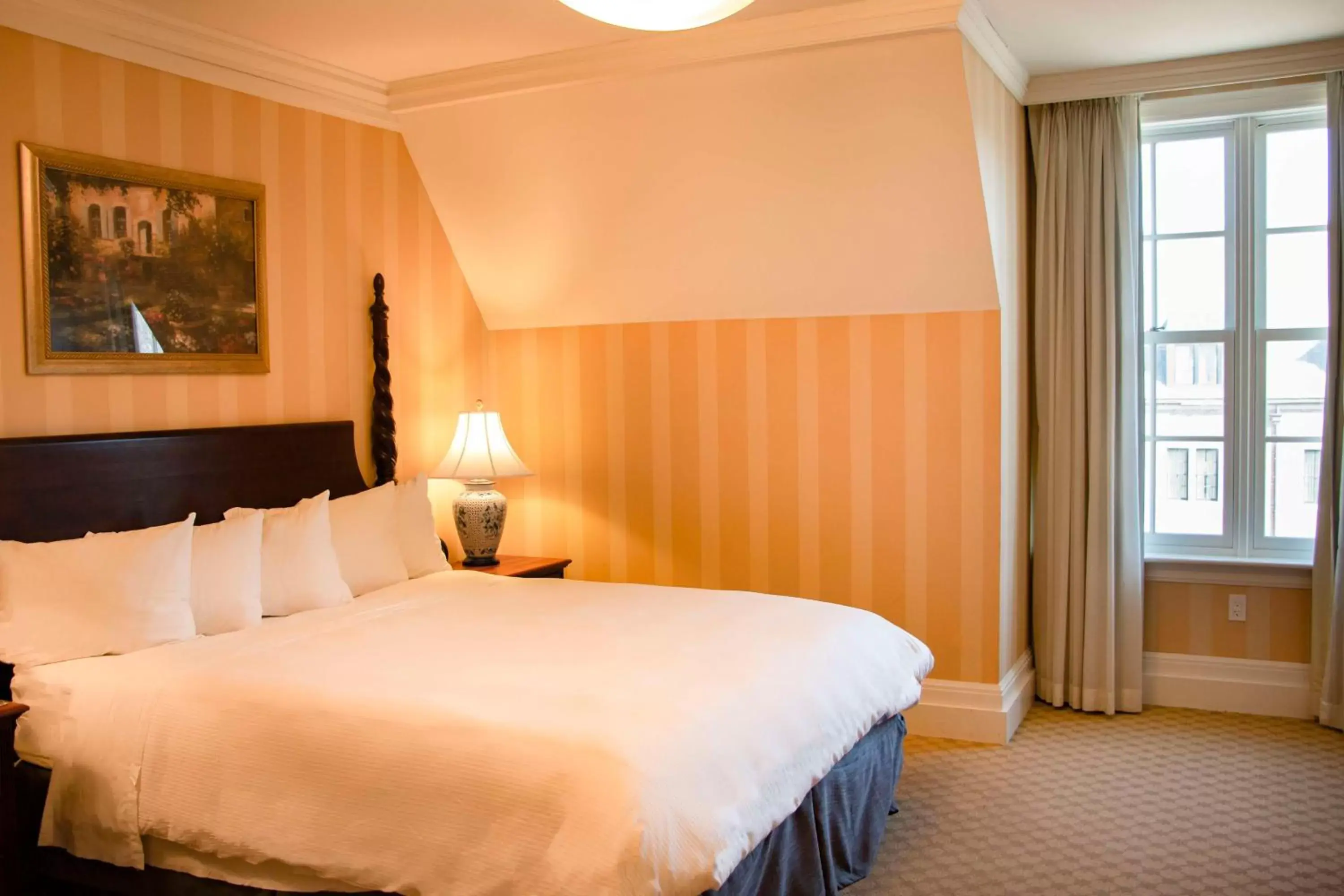 Photo of the whole room, Bed in Royal Park Hotel