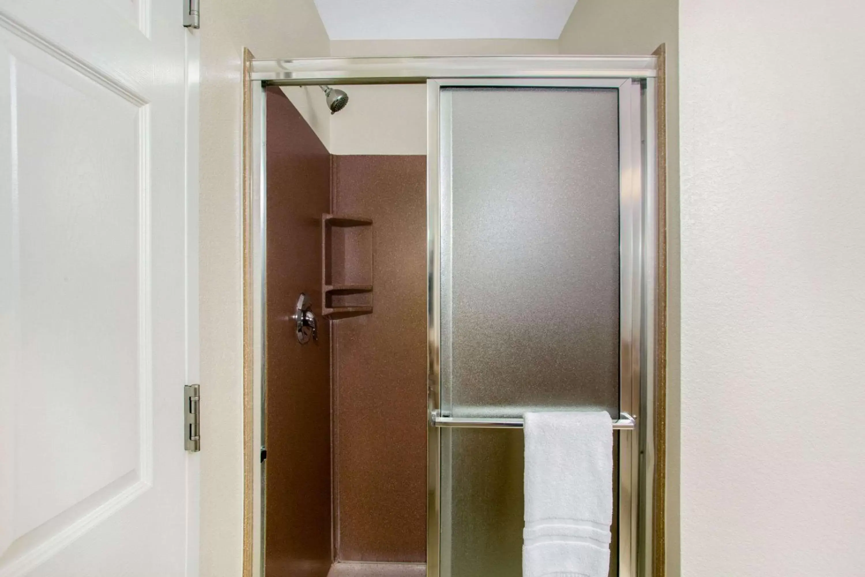 Bathroom in La Quinta by Wyndham Springfield Airport Plaza