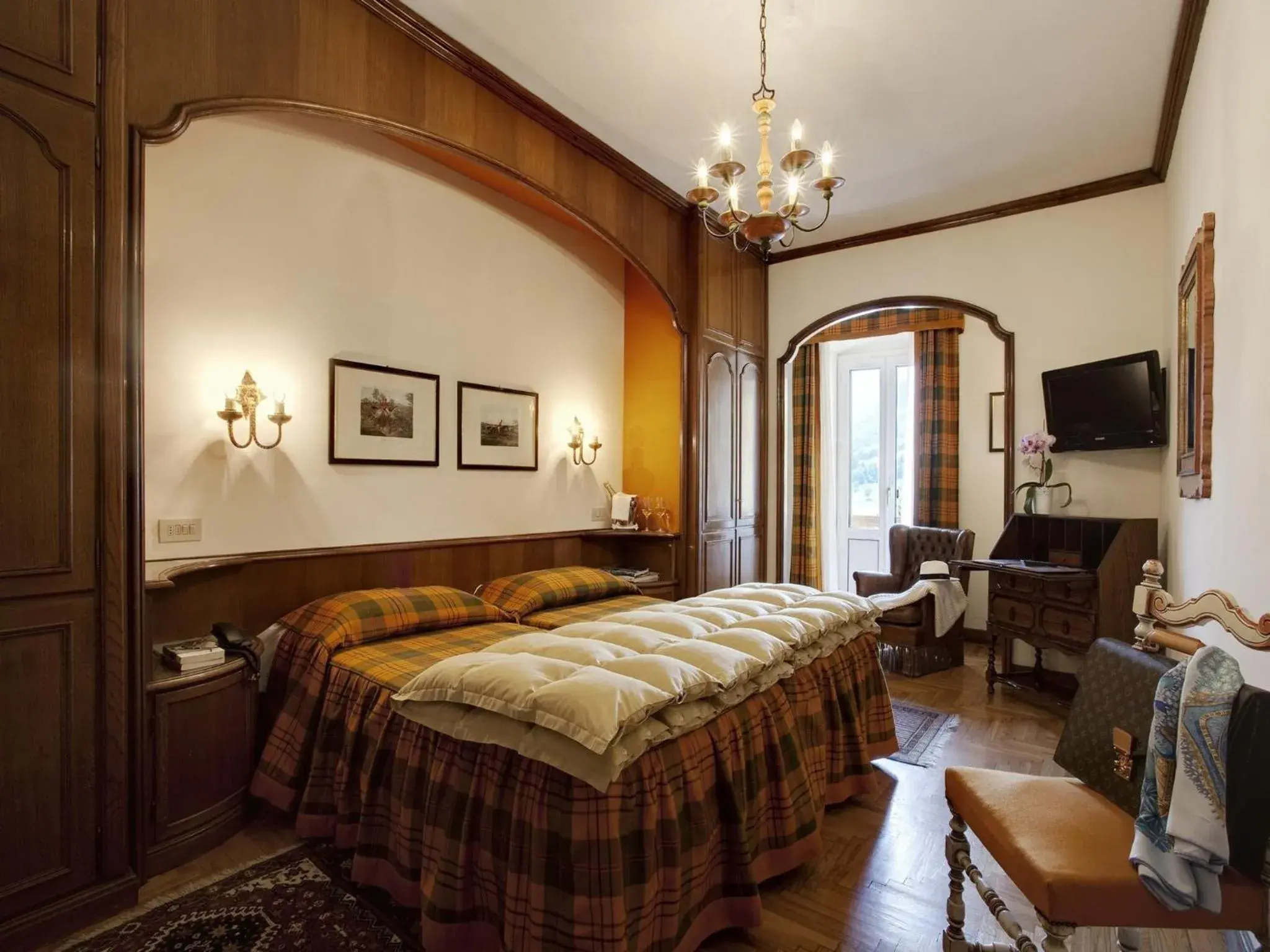 Photo of the whole room, Bed in Hotel De La Poste