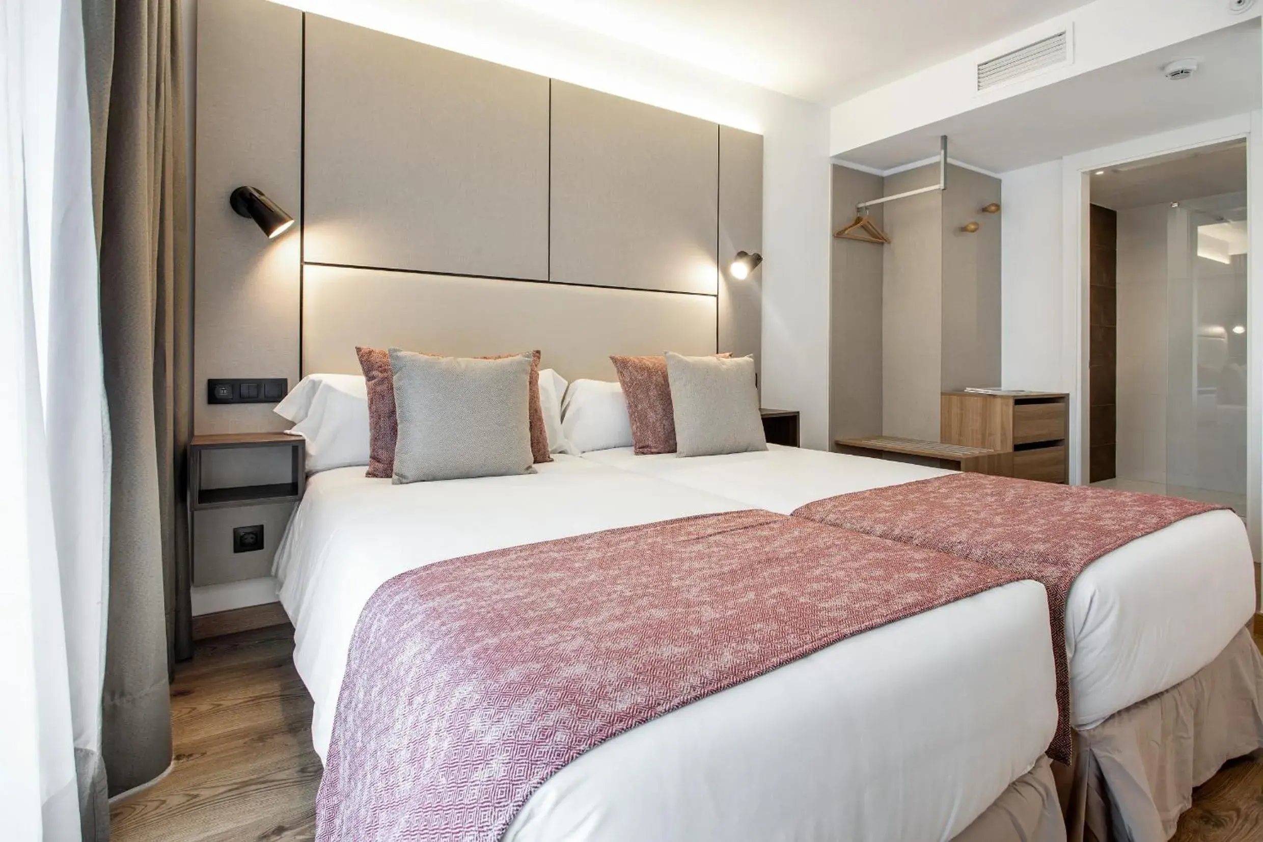 Photo of the whole room, Bed in Pierre & Vacances Apartamentos Edificio Eurobuilding 2