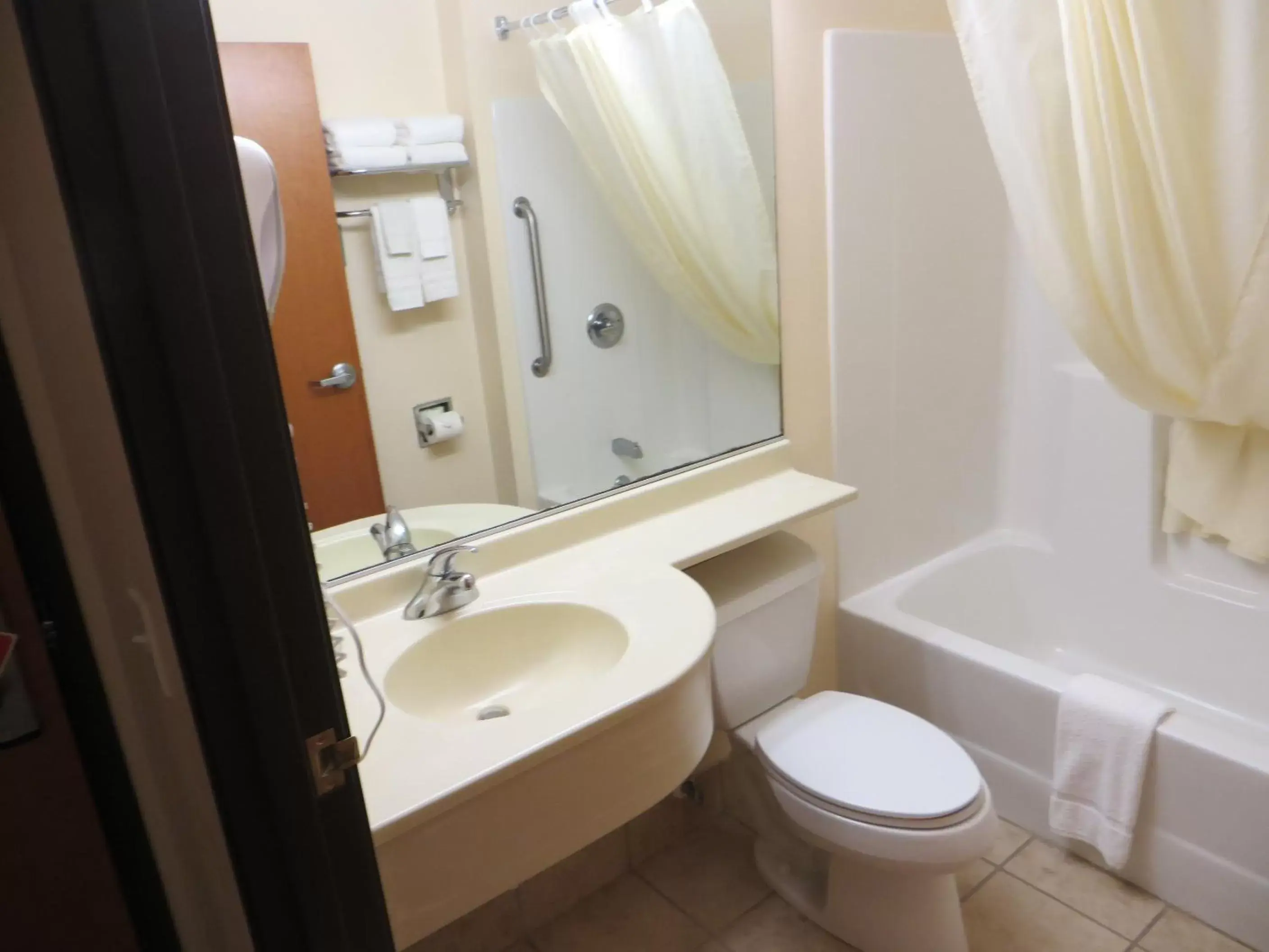 Bathroom in Microtel Inn & Suites by Wyndham Colfax