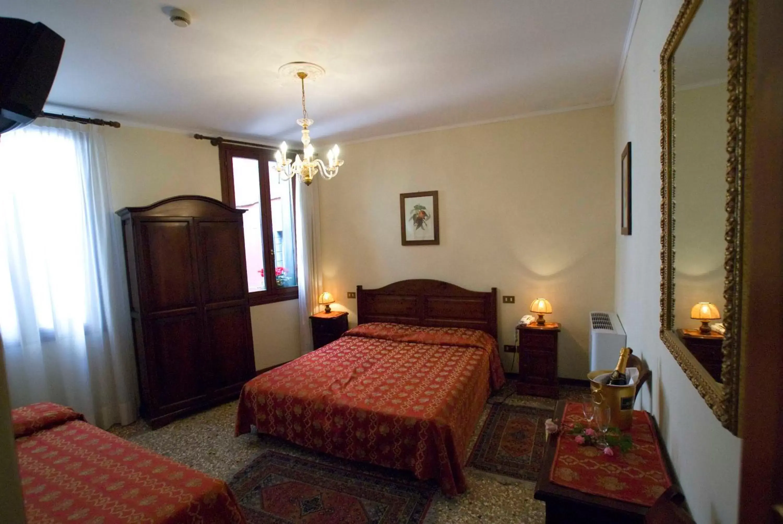 Photo of the whole room, Bed in Hotel Tivoli