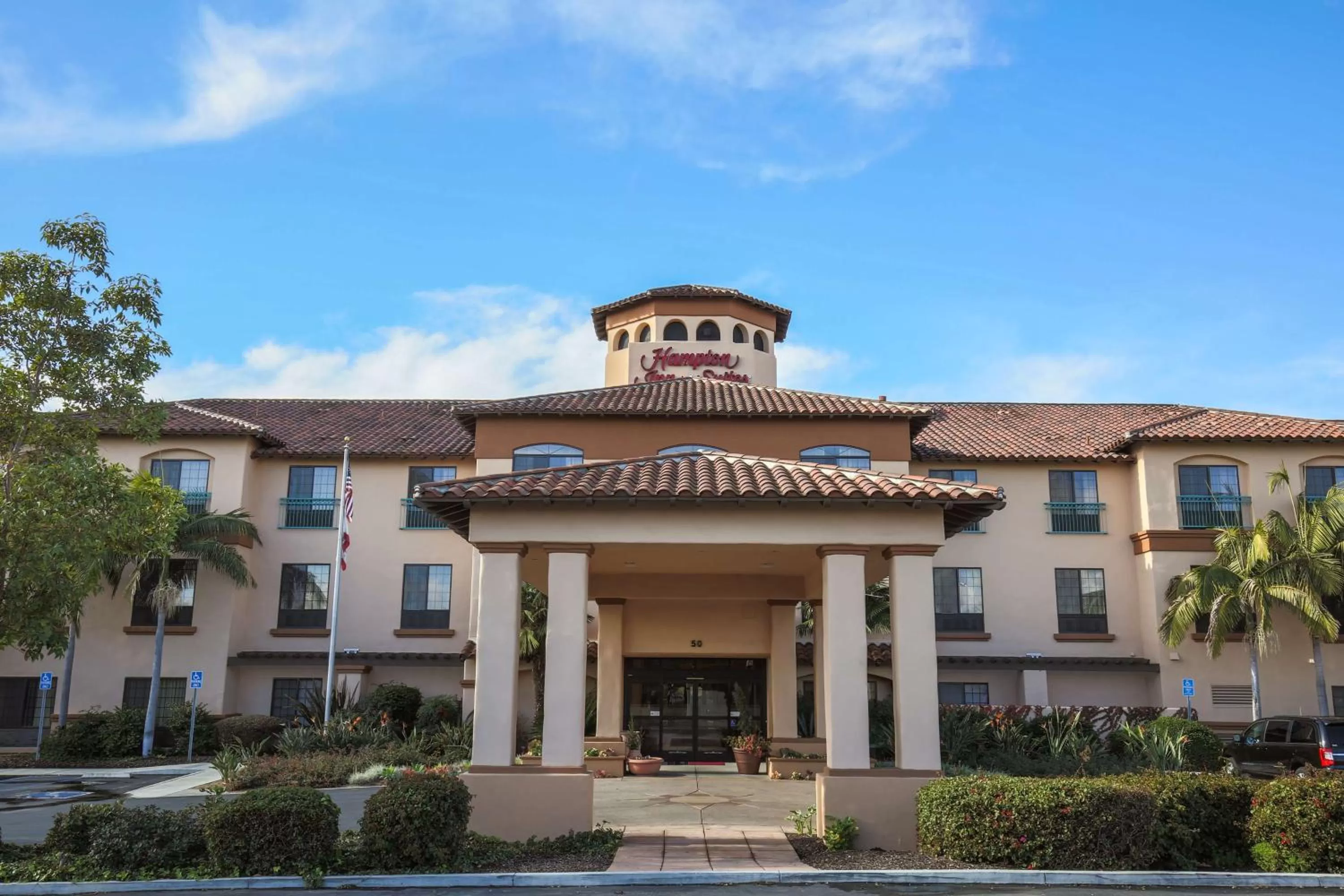 Property building in Hampton Inn & Suites Camarillo